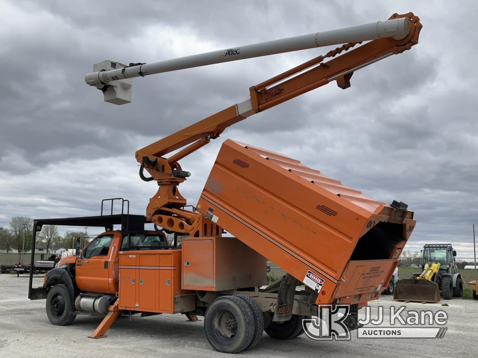 (Hawk Point, MO) Altec LR760-E70, Over-Center Elevator Bucket Truck mounted behind cab on 2013 Ford