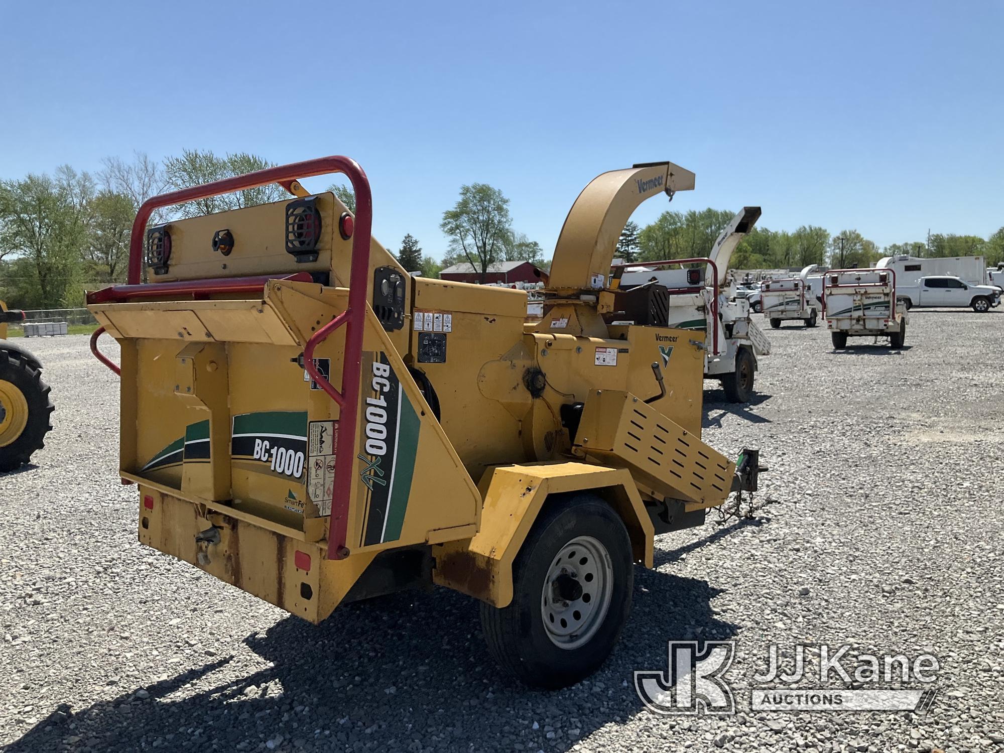 (Hawk Point, MO) 2015 Vermeer BC1000XL Chipper (12in Drum) Runs & Operates