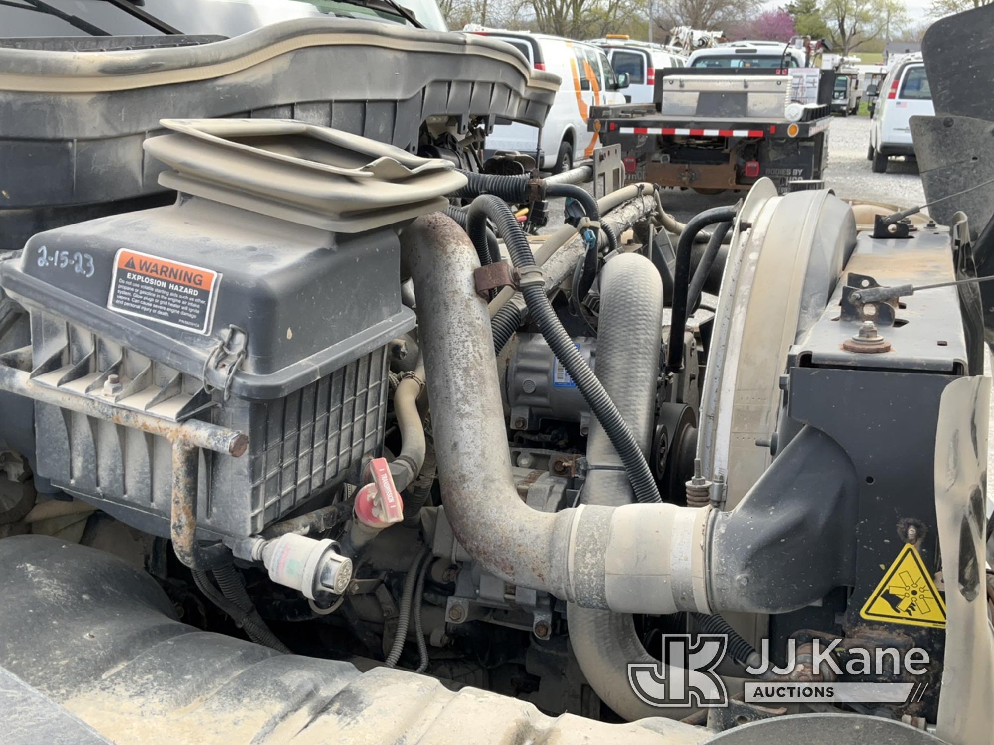 (Hawk Point, MO) Altec AA755-P, Bucket Truck rear mounted on 2013 International Durastar 4300 Utilit