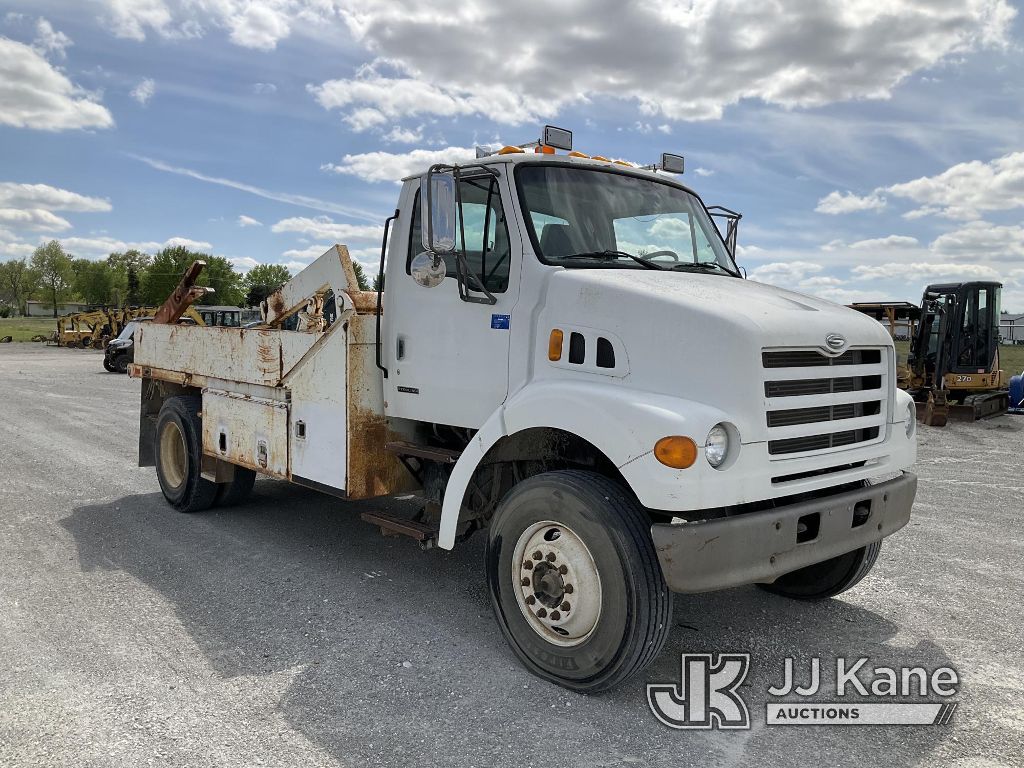 (Hawk Point, MO) 2000 Sterling L7500 Reel Loader Truck Runs, Moves & Operates) (Rust and Paint Damag