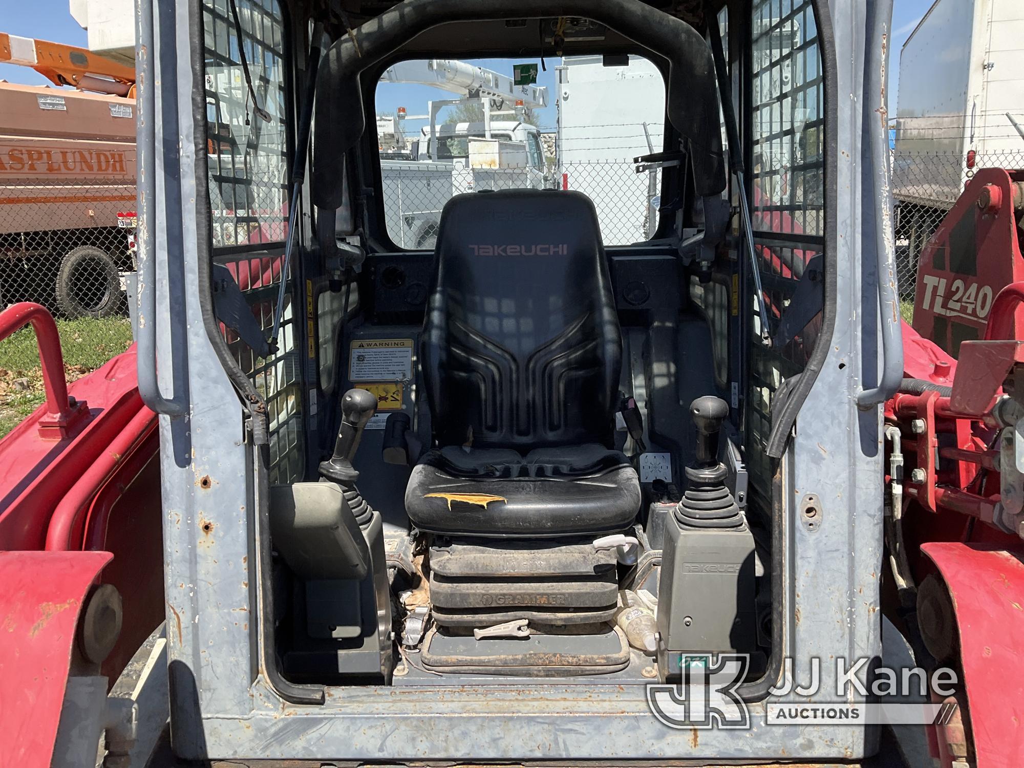 (Kansas City, MO) 2013 Takeuchi TL12 Crawler Skid Steer Loader Not Running, Condition Unknown, Has E