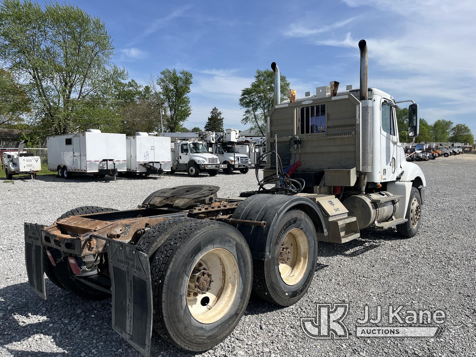 (Hawk Point, MO) 2007 Freightliner Columbia 120 Tractor Truck Runs & Moves, PTO Engages)(Minor Body