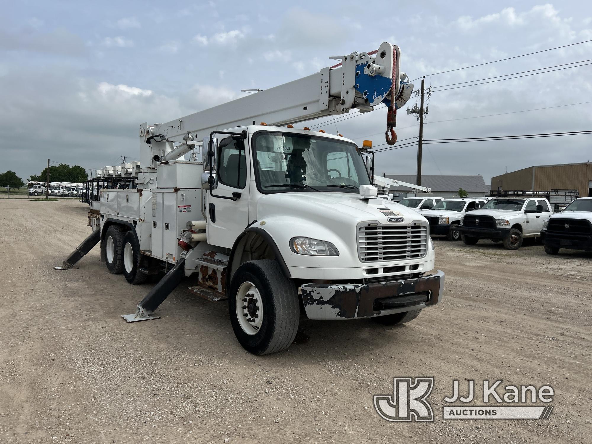 (Waxahachie, TX) Altec D3055B-TR, Hydraulic Truck Crane rear mounted on 2015 FREIGHTLINER M2-106 T/A