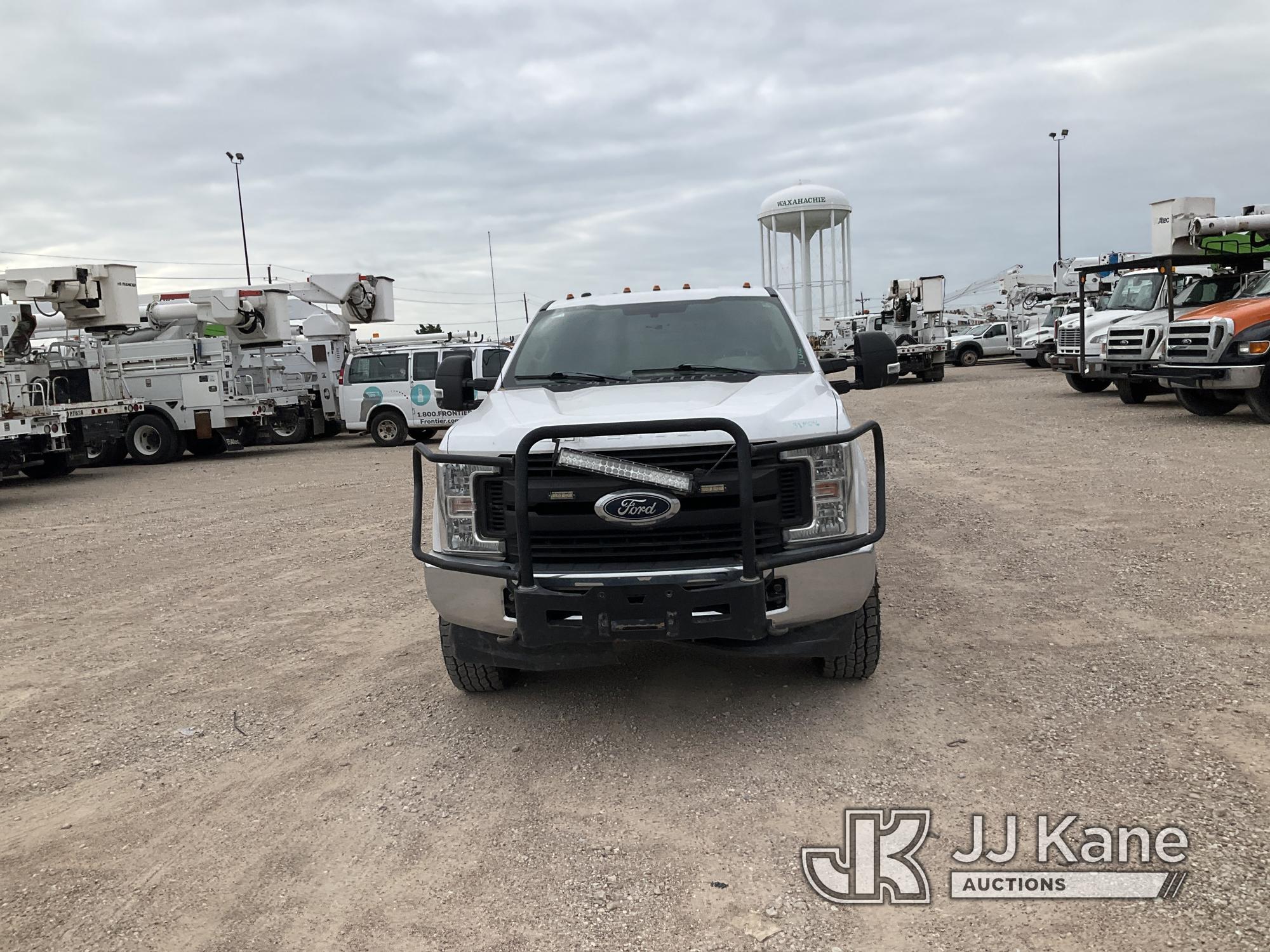 (Waxahachie, TX) 2019 Ford F350 4x4 Crew-Cab Flatbed Truck Runs & Moves) (Jump To Start, Check Engin