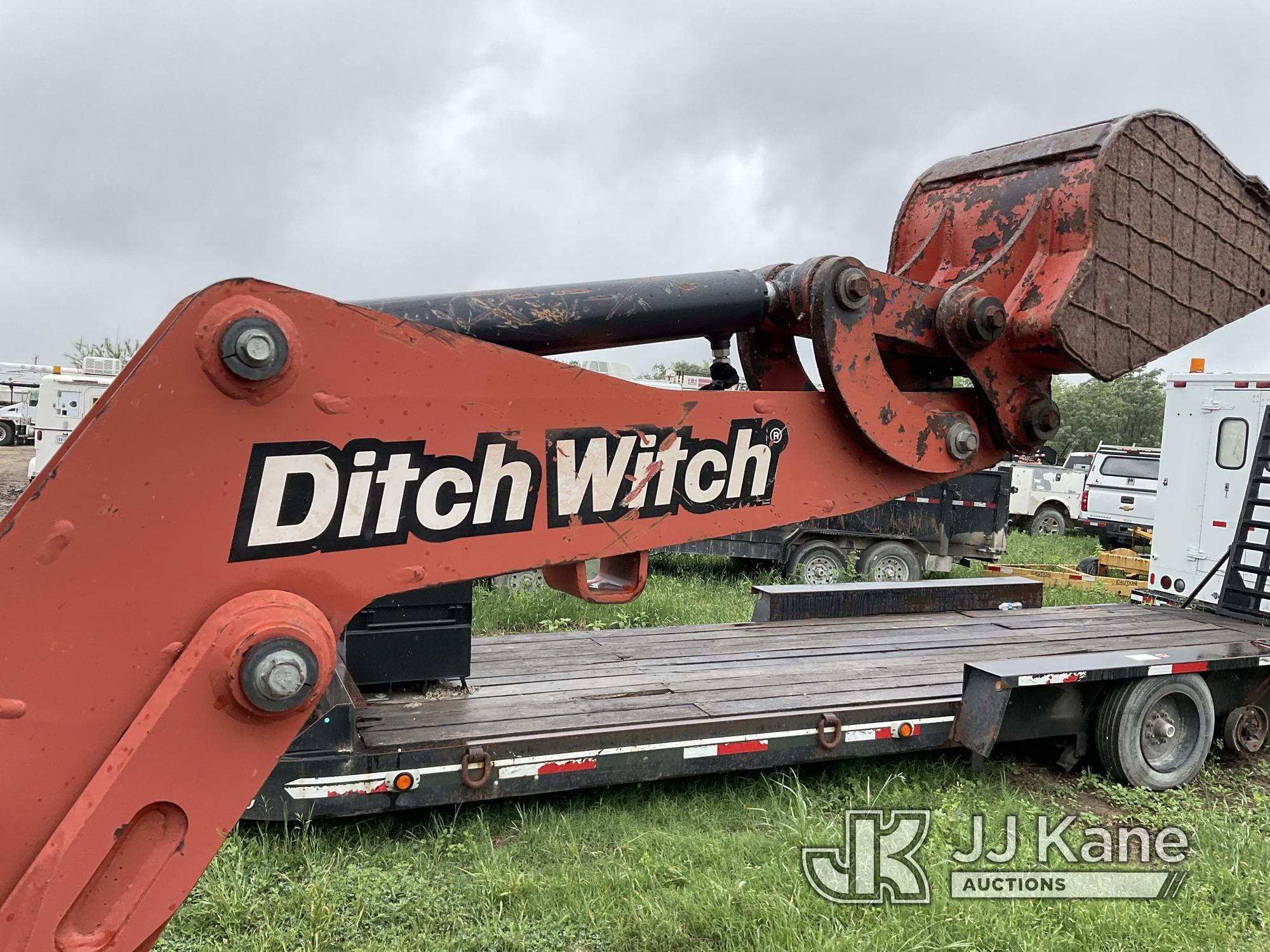 (San Antonio, TX) 2013 Ditch Witch XT855 Ride-On Tool Carrier Runs & Operates) (Jump to Start