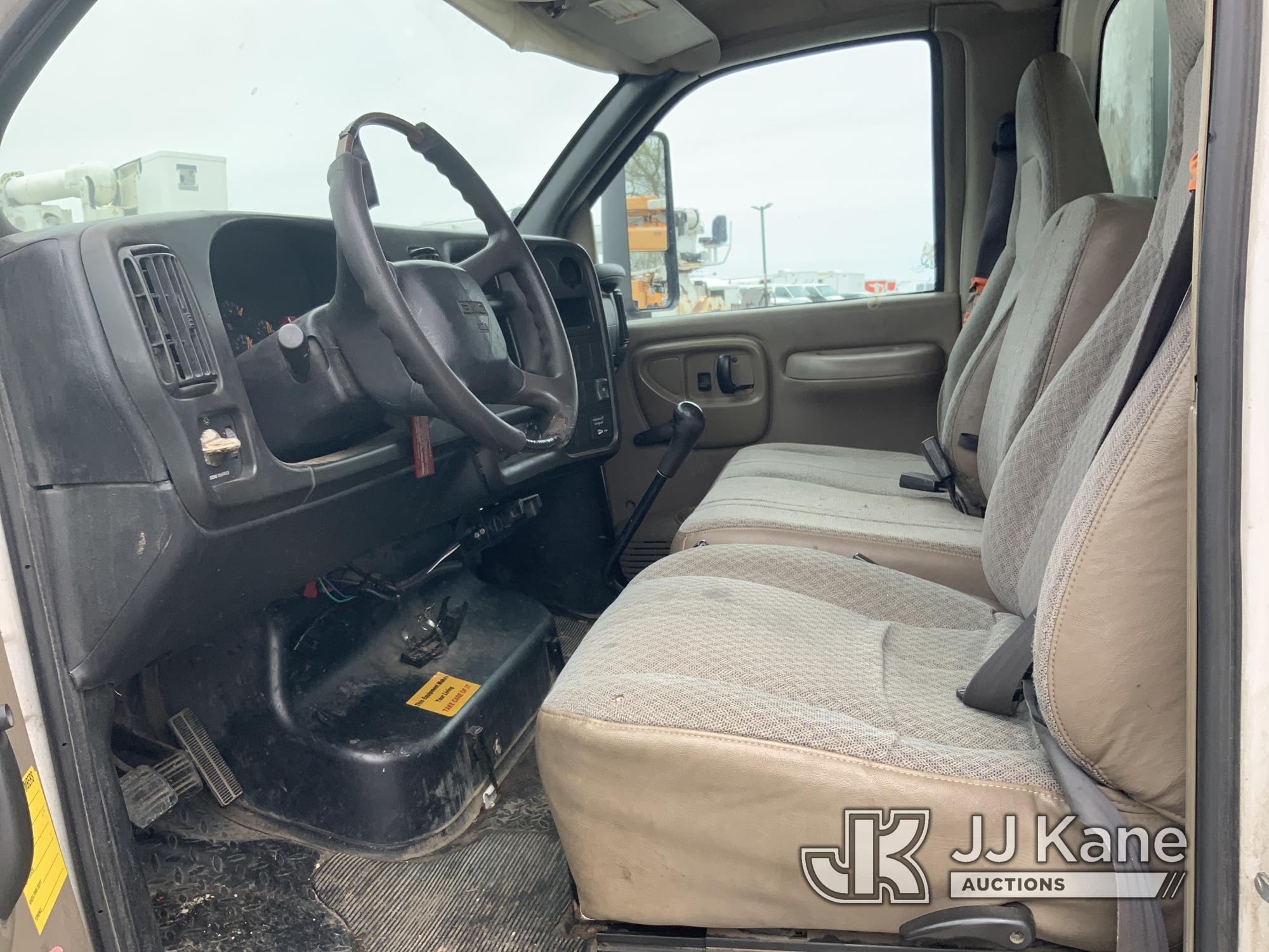 (Hawk Point, MO) 2005 GMC C6500 Chipper Dump Truck Runs, Moves & Dump Bed Operates.