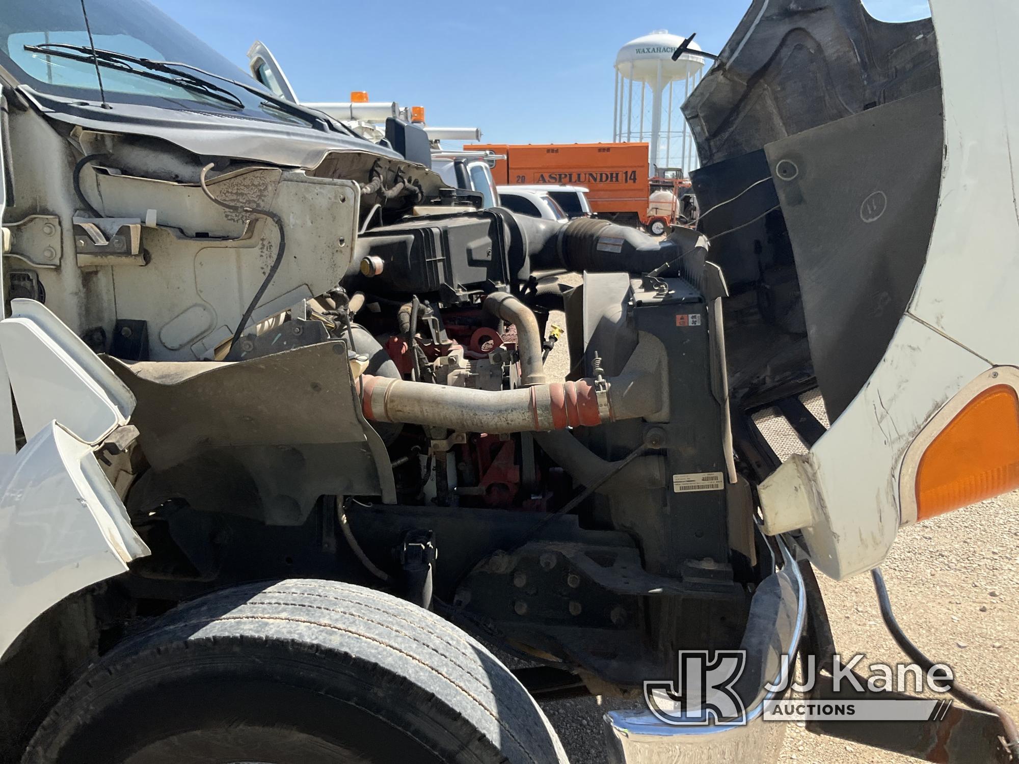 (Waxahachie, TX) 2013 Ford F750 Chipper Dump Truck Not Running, Condition Unknown, Body Damage) (Sel