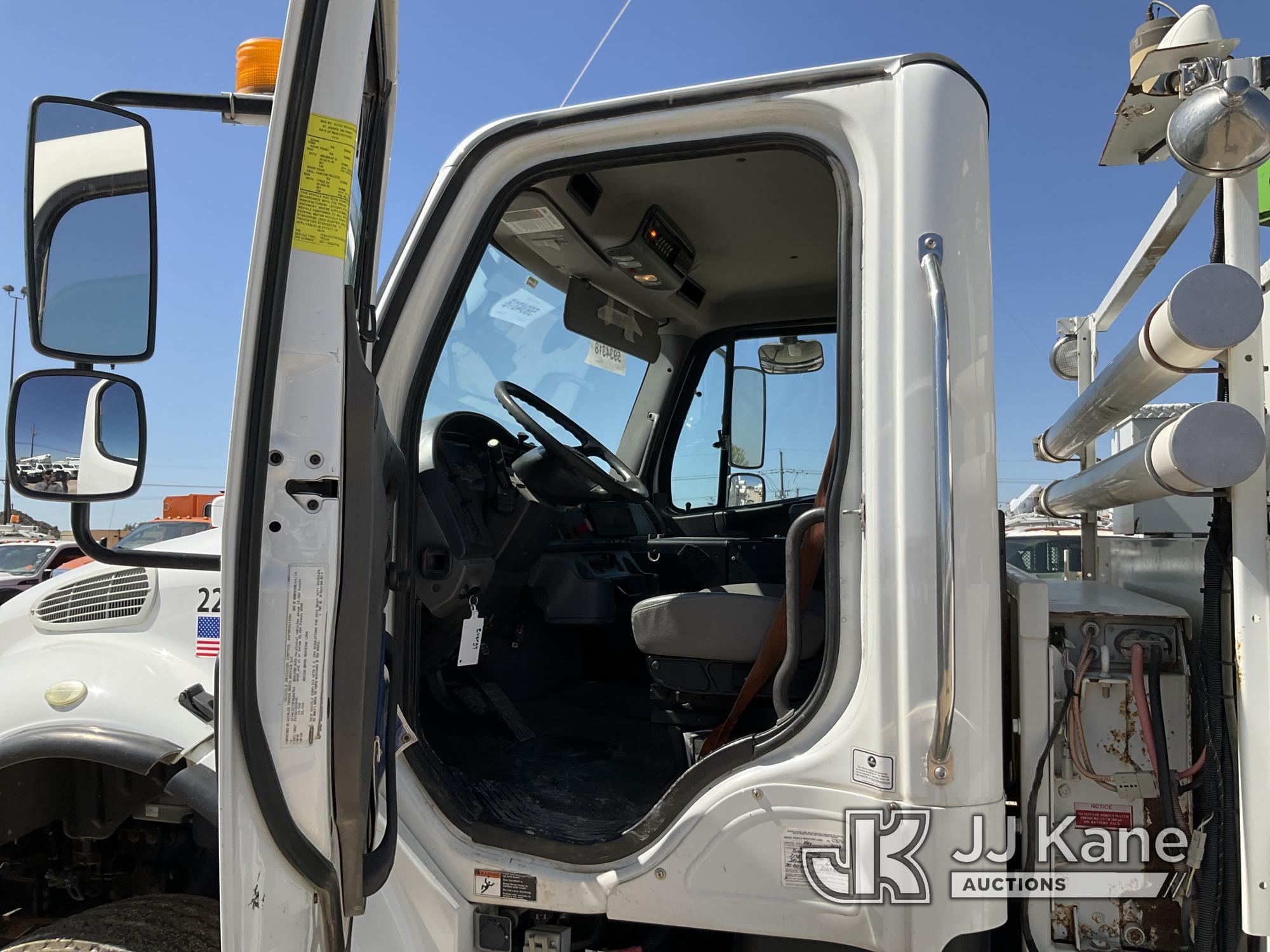 (Waxahachie, TX) Altec TA41M, Articulating & Telescopic Material Handling Bucket Truck mounted behin