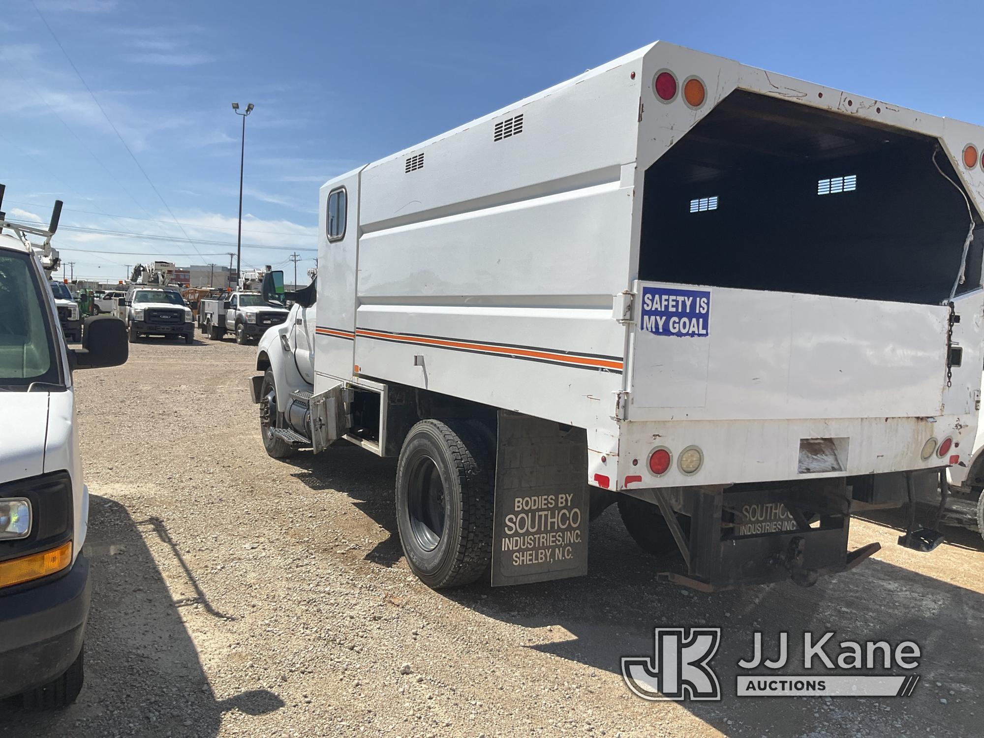 (Waxahachie, TX) 2013 Ford F750 Chipper Dump Truck Not Running, Condition Unknown, Body Damage) (Sel