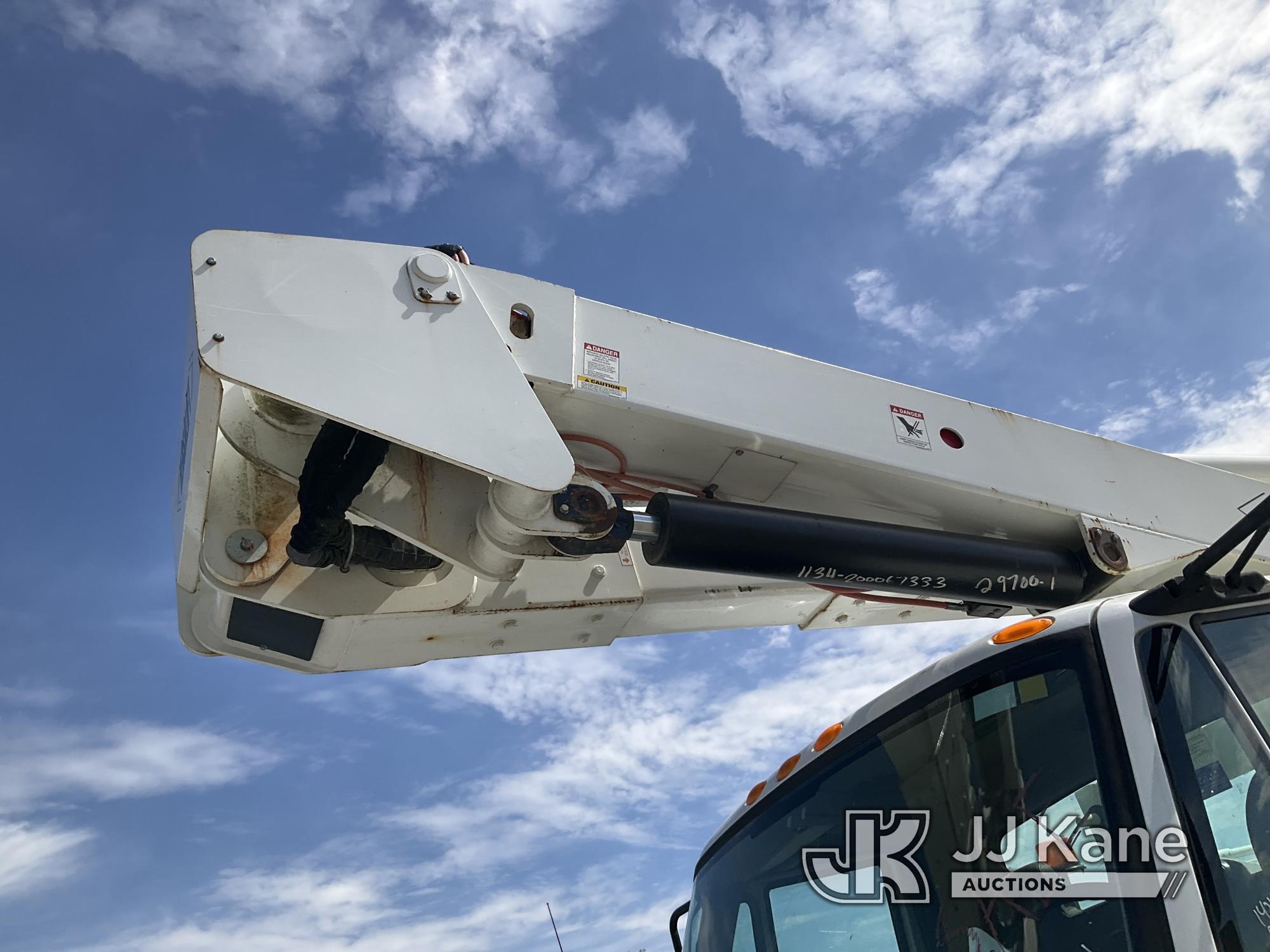 (Kansas City, MO) Versalift VST6000, Articulating & Telescopic Material Handling Bucket Truck center