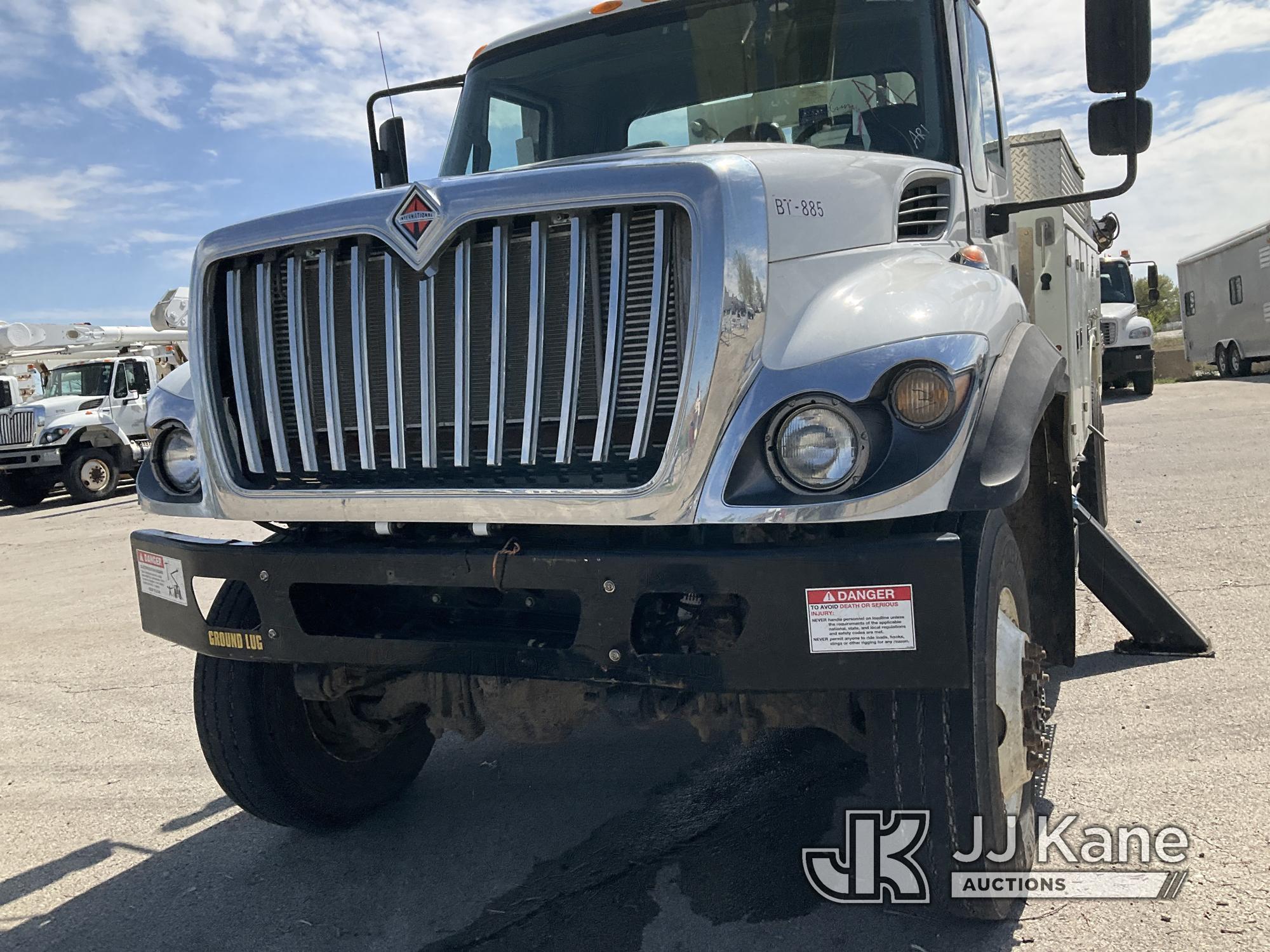 (Kansas City, MO) Versalift VST6000, Articulating & Telescopic Material Handling Bucket Truck center