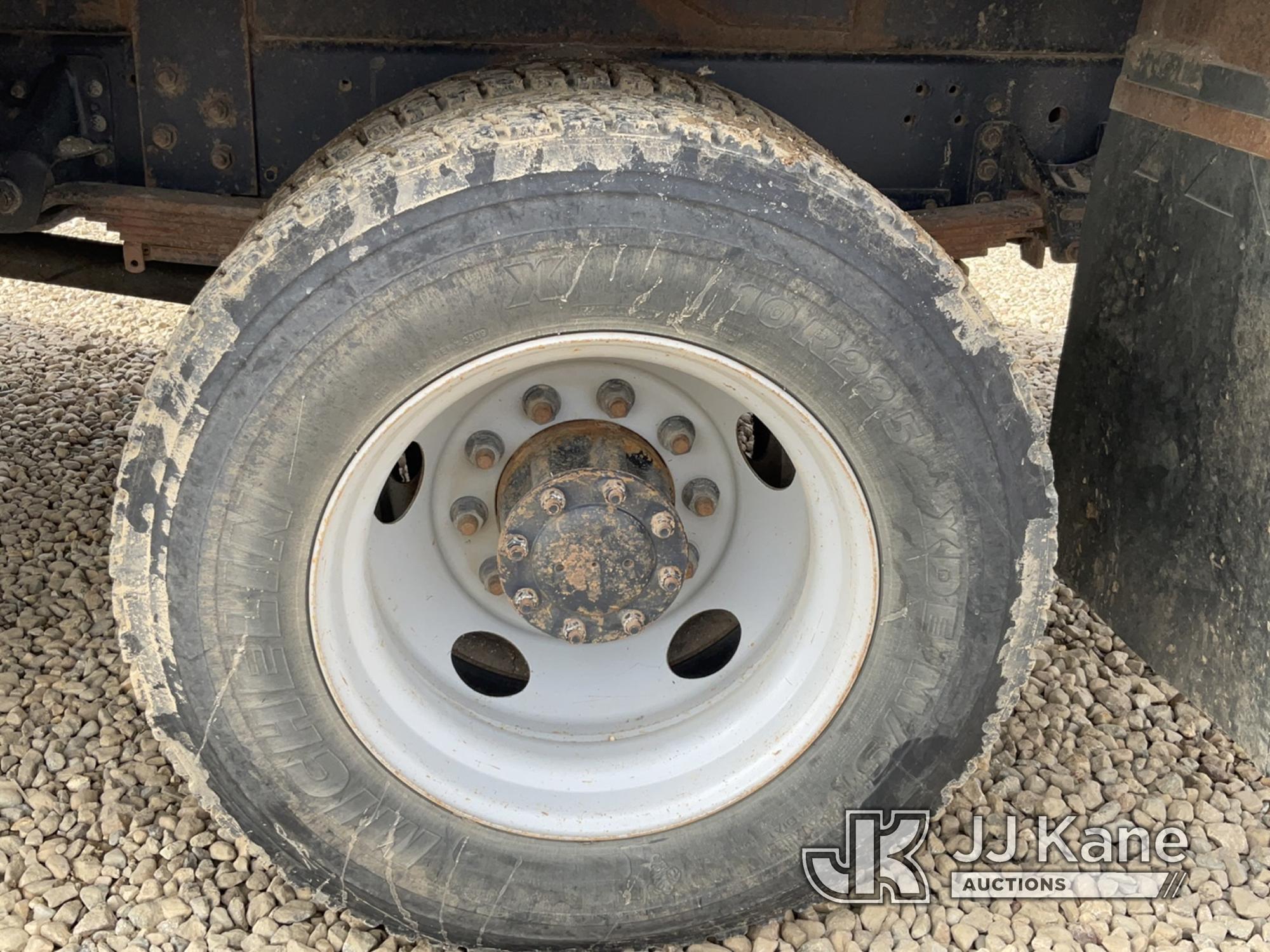 (Bismarck, ND) Terex Commander 4042, Digger Derrick rear mounted on 2001 Chevrolet C7500 Flatbed/Uti