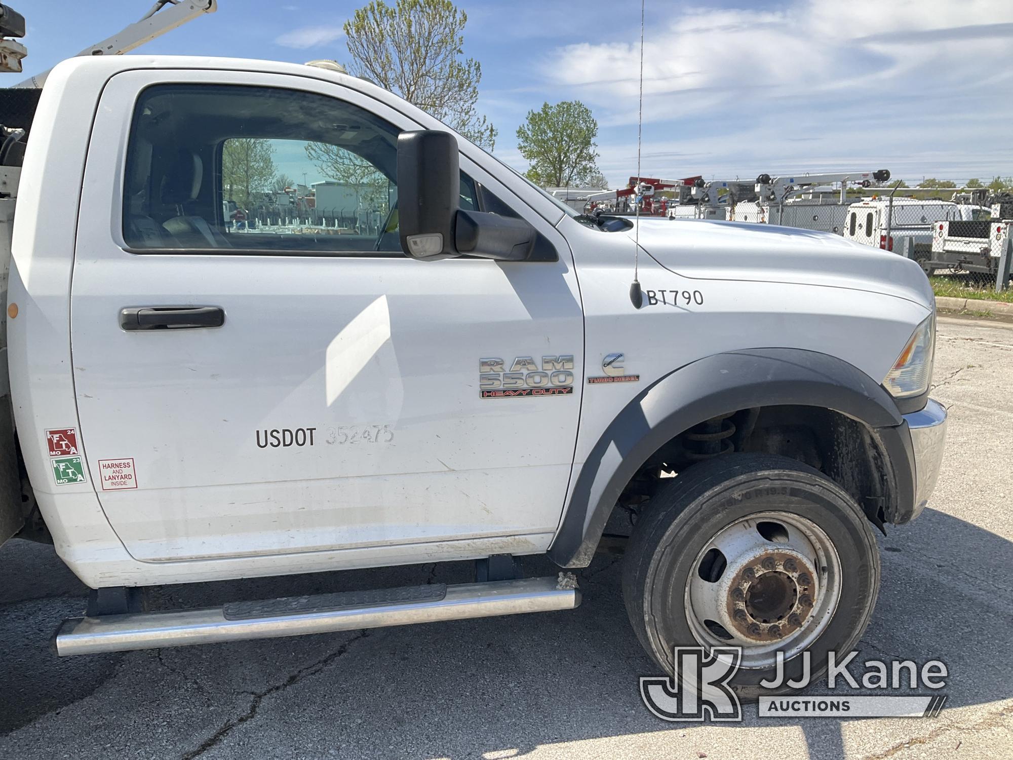 (Kansas City, MO) Altec AT37G, Articulating & Telescopic Bucket rear mounted on 2016 RAM 5500 4x4 Ut