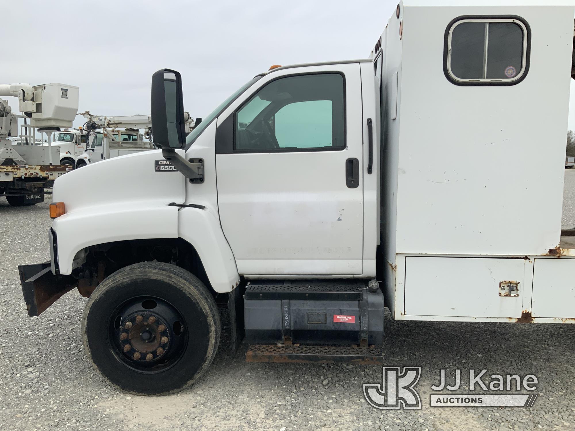 (Hawk Point, MO) 2005 GMC C6500 Chipper Dump Truck Runs, Moves & Dump Bed Operates.