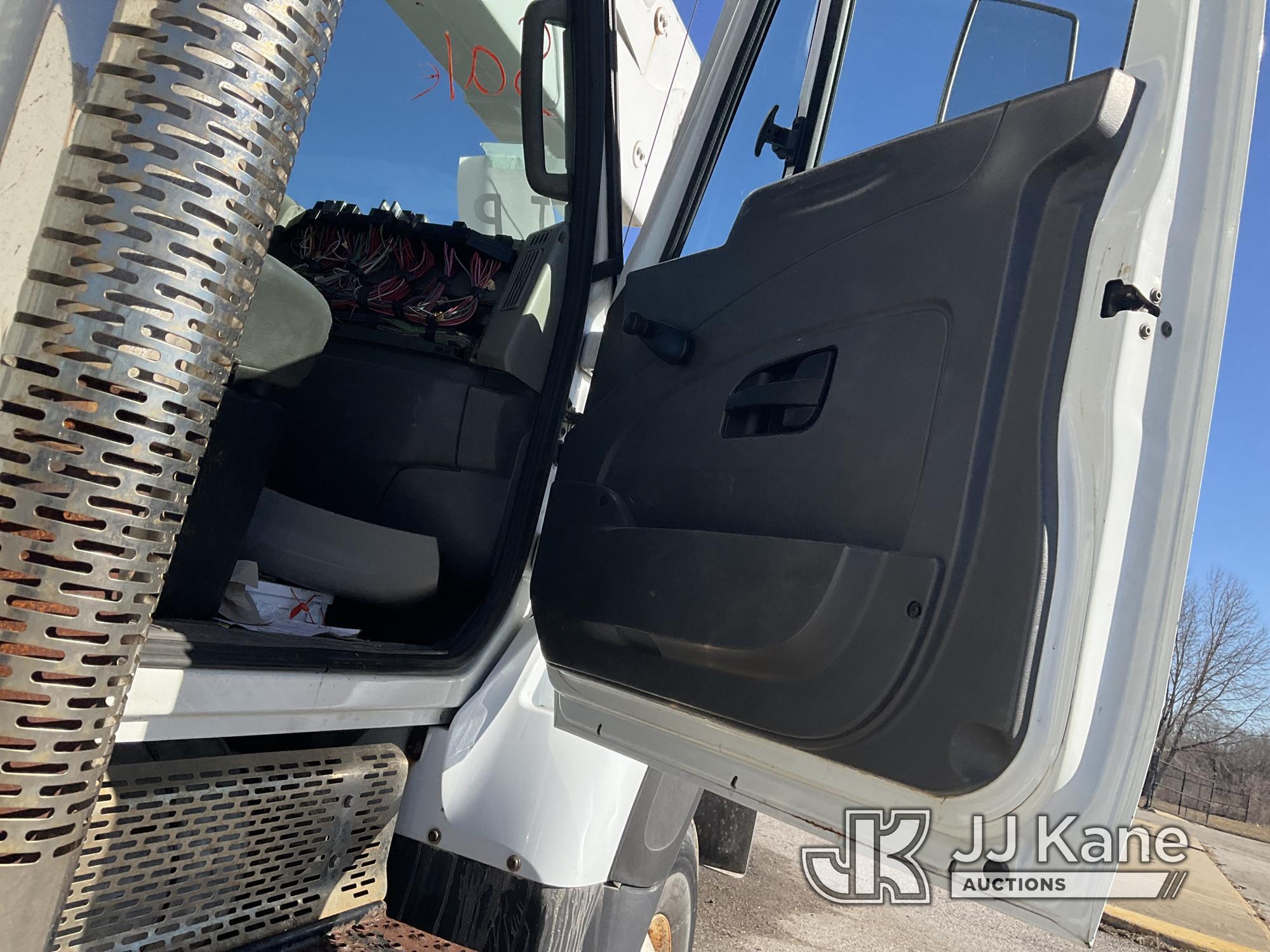 (Kansas City, MO) Altec AA55E, Material Handling Bucket rear mounted on 2012 International 7300 4x4