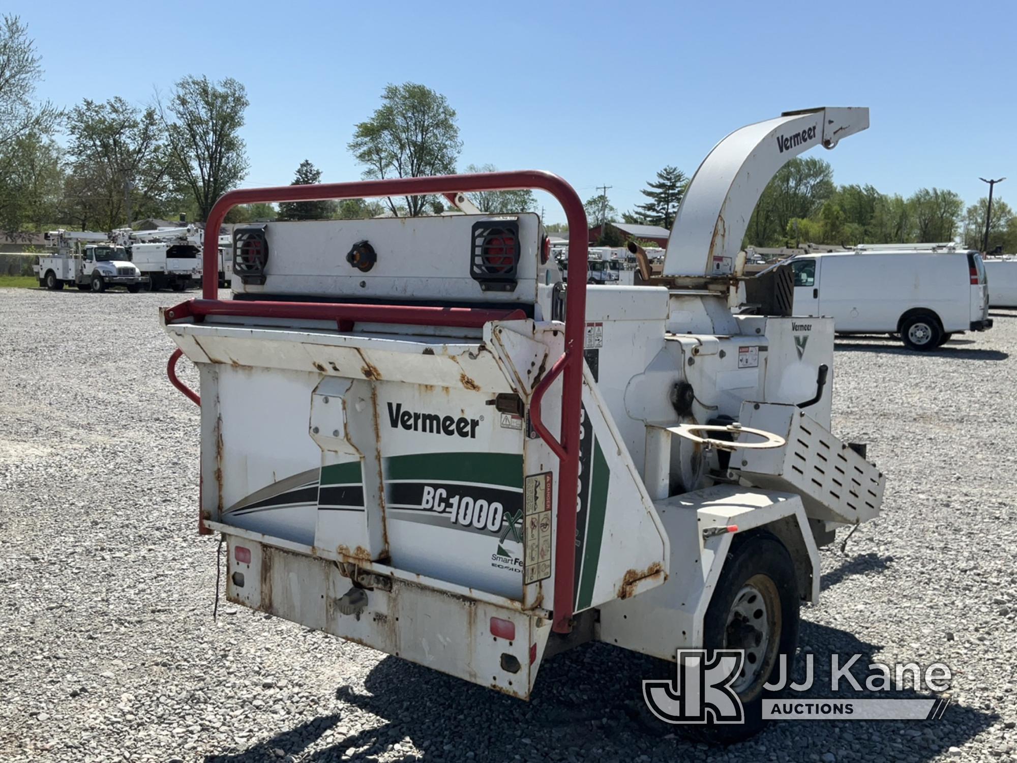 (Hawk Point, MO) 2015 Vermeer BC1000XL Chipper (12in Drum) No Title) (Runs & Operates) (Body Damage