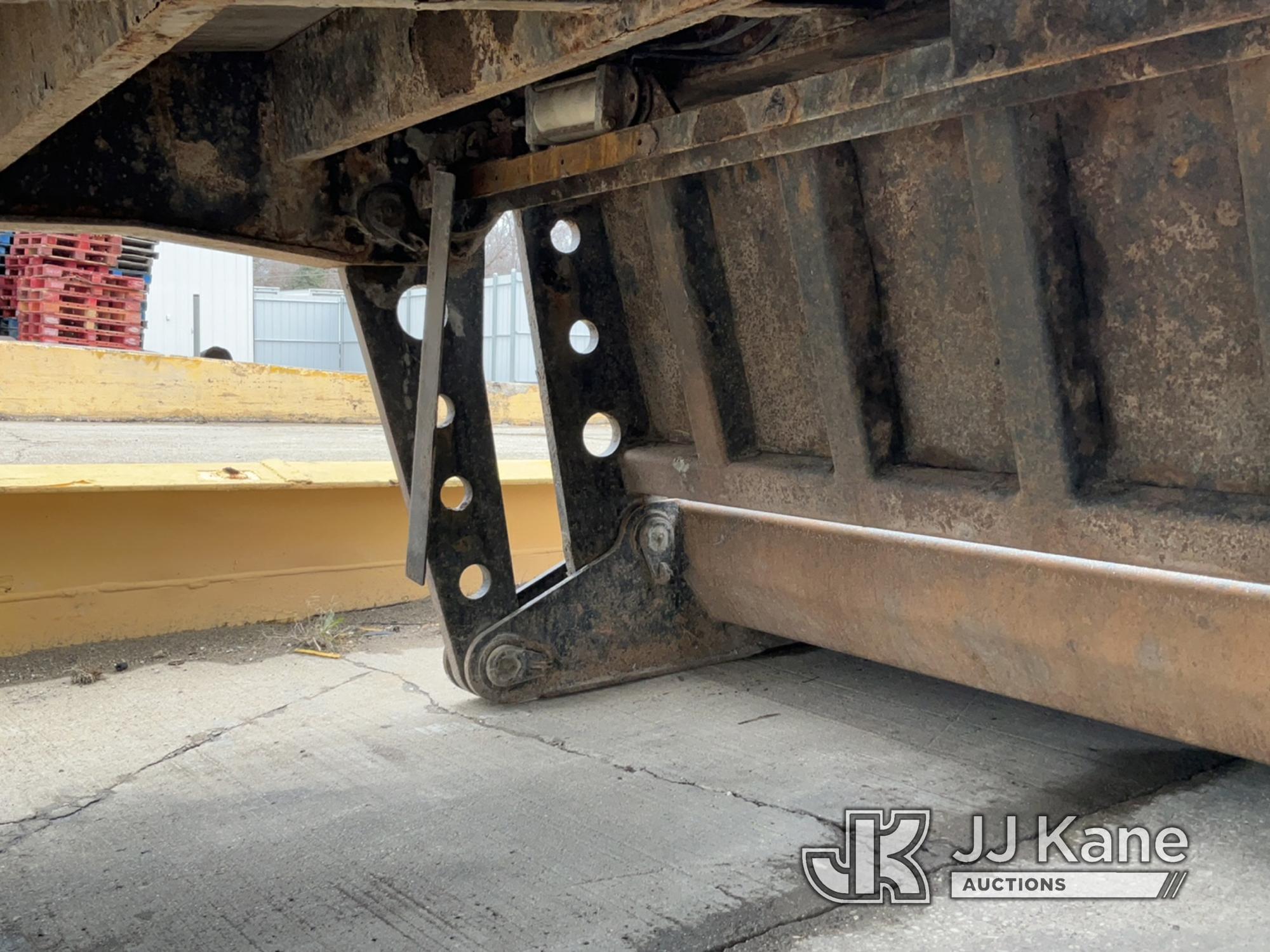 (Des Moines, IA) 2009 Ferree Lowboy Trailer