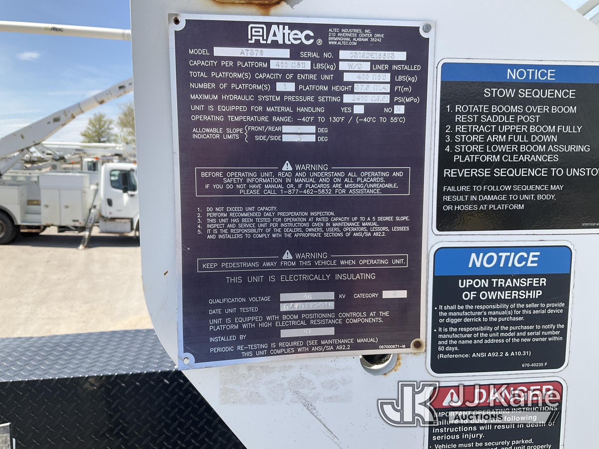 (Kansas City, MO) Altec AT37G, Articulating & Telescopic Bucket rear mounted on 2016 RAM 5500 4x4 Ut