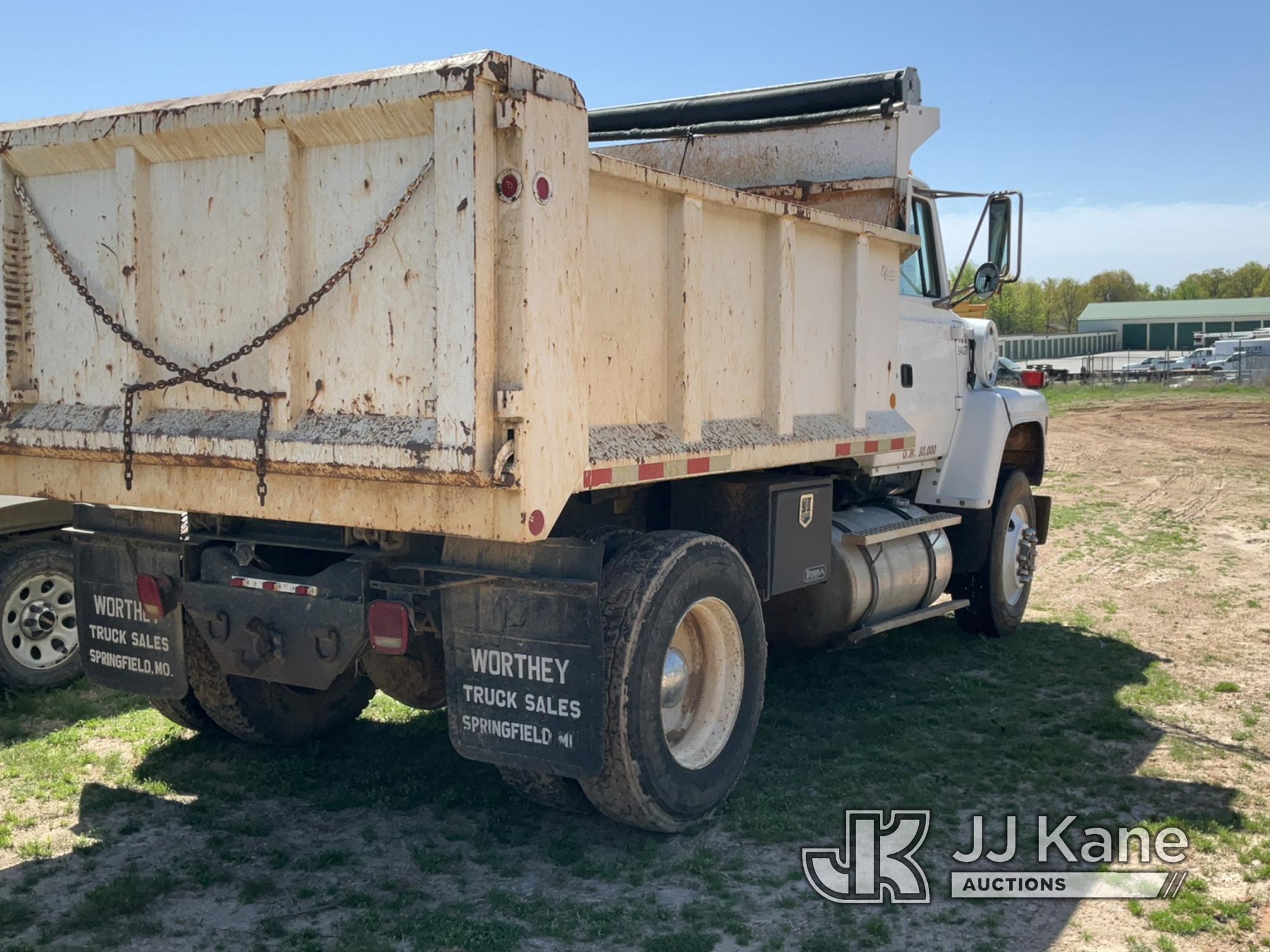 (Joplin, MO) 1995 Ford LN8000 Dump Truck Runs, Moves, & Operates) (Jump to Start, Driveshaft Disconn