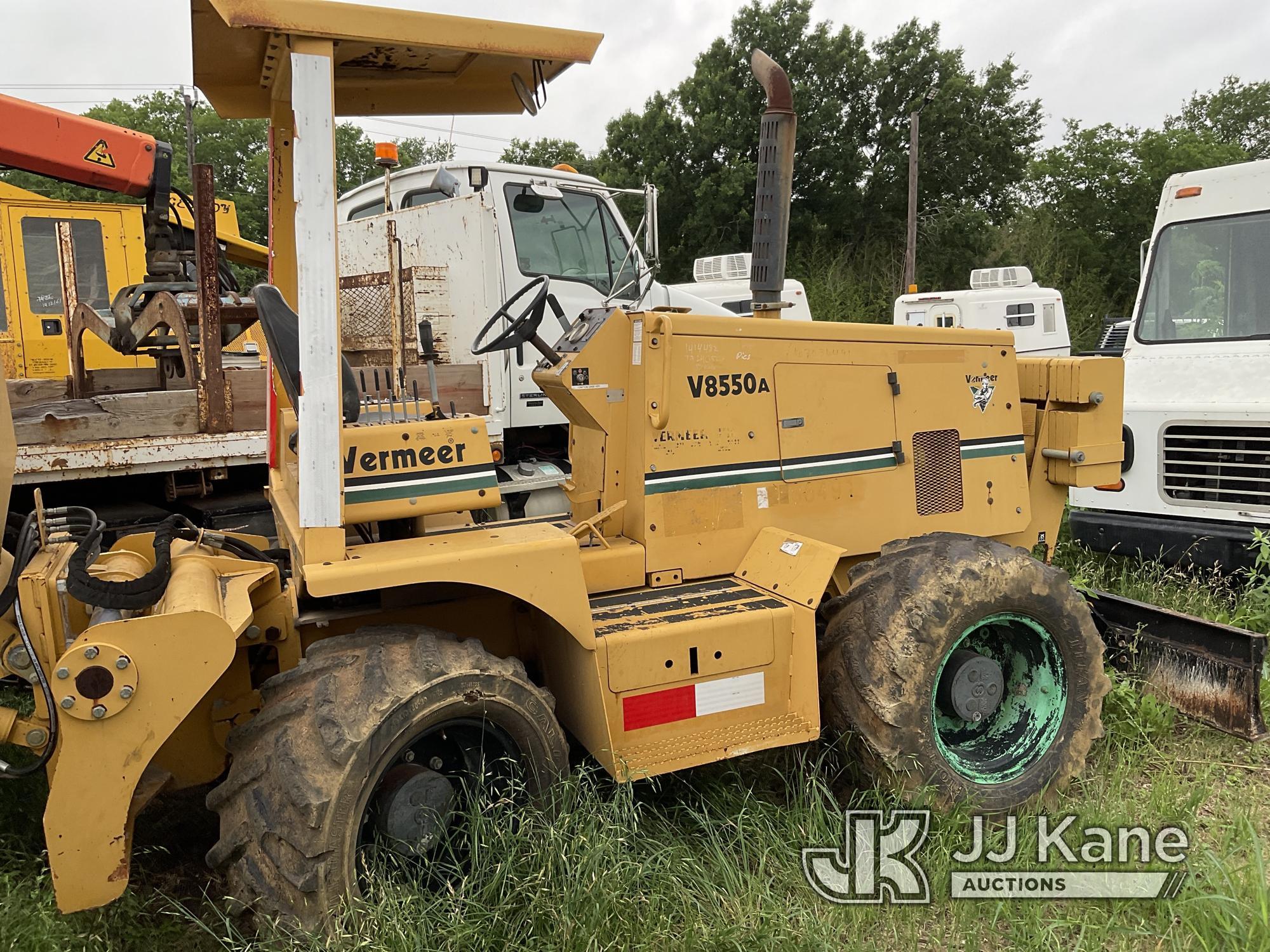 (San Antonio, TX) 2000 Vermeer V8550A Trencher Runs, Moves & Operates) (Jump to Start