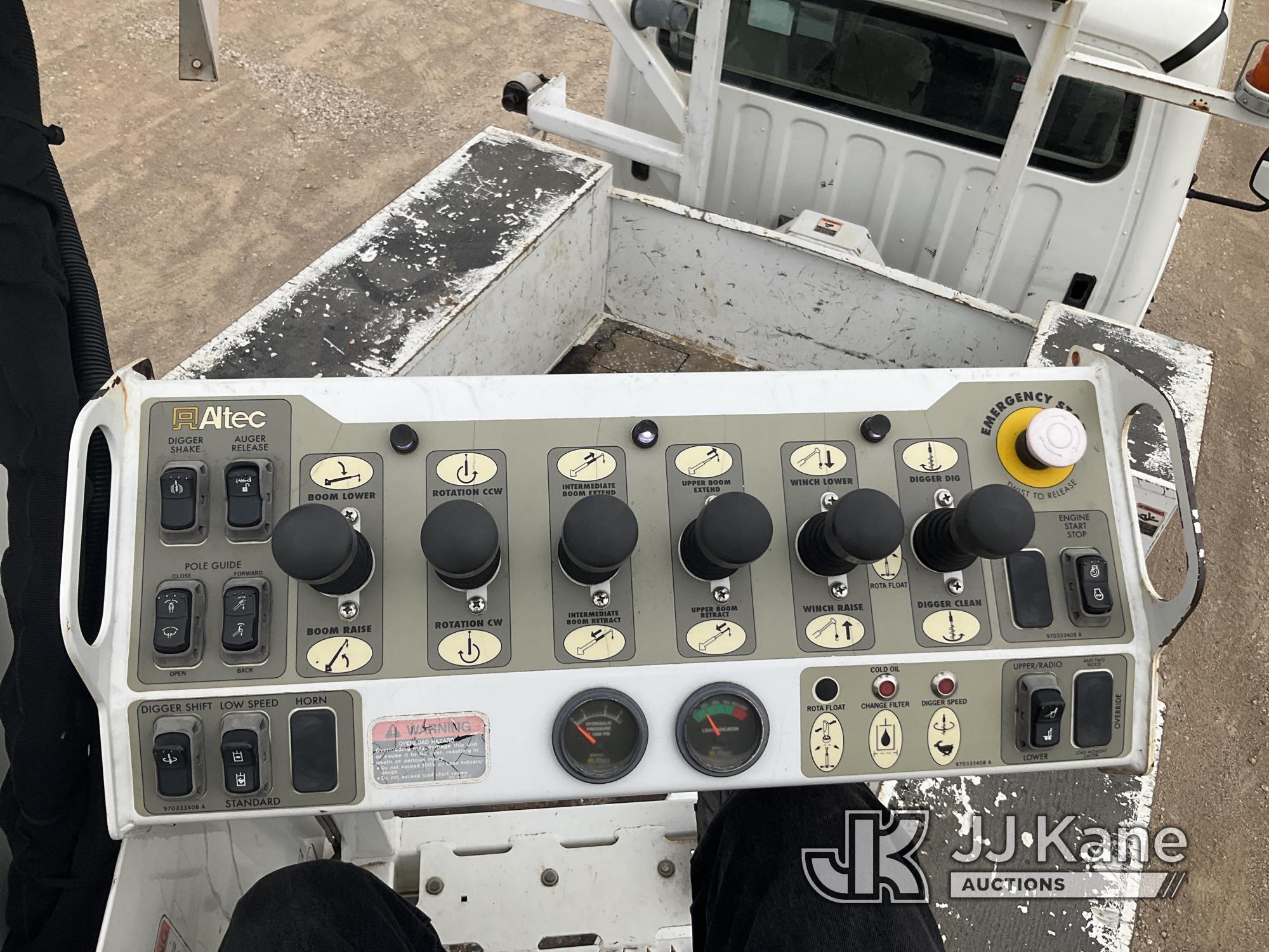 (Waxahachie, TX) Altec DM47B-TR, Digger Derrick rear mounted on 2015 Freightliner M2 106 Utility Tru