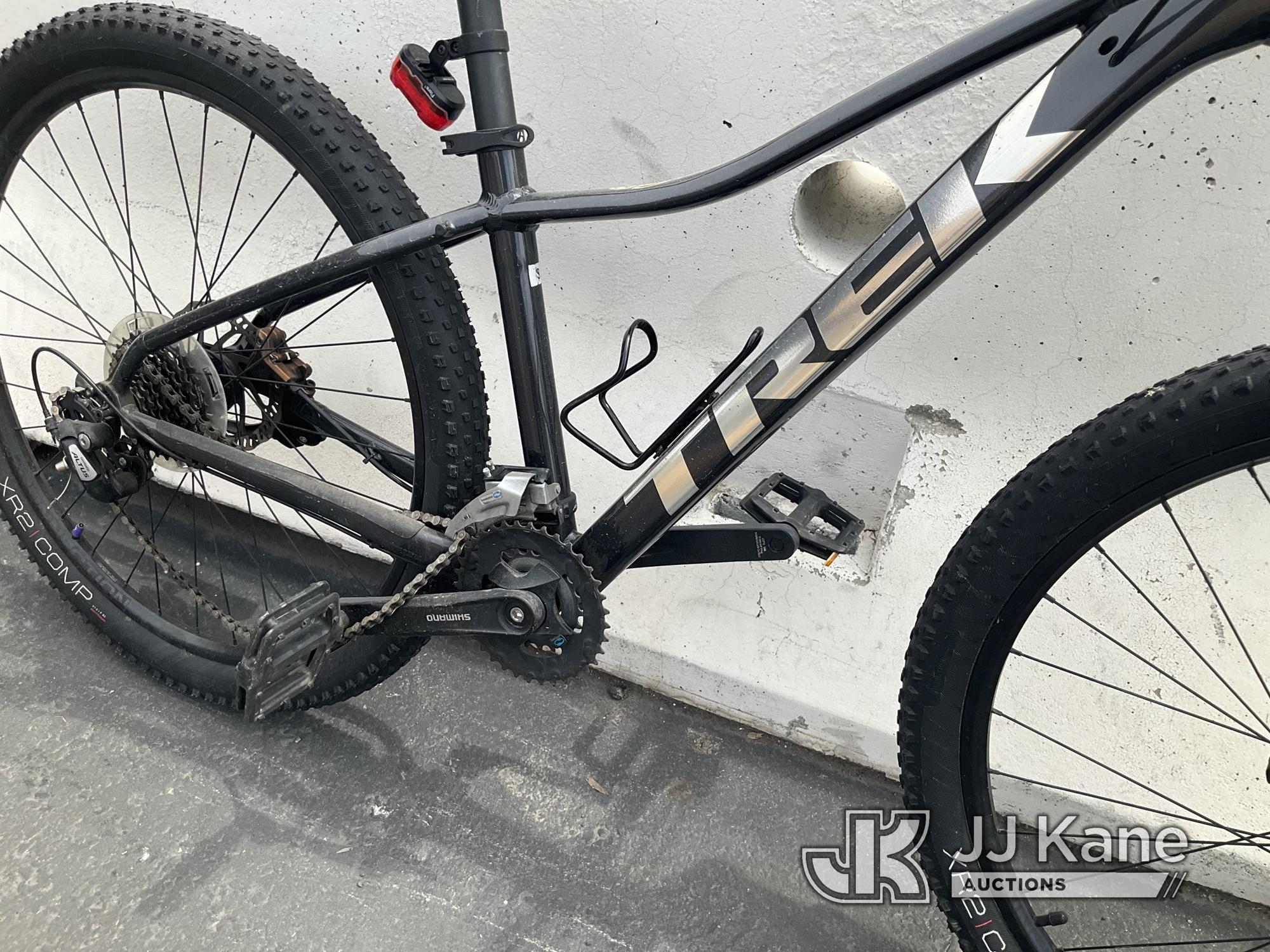 (Jurupa Valley, CA) Trek Bike (Used) NOTE: This unit is being sold AS IS/WHERE IS via Timed Auction