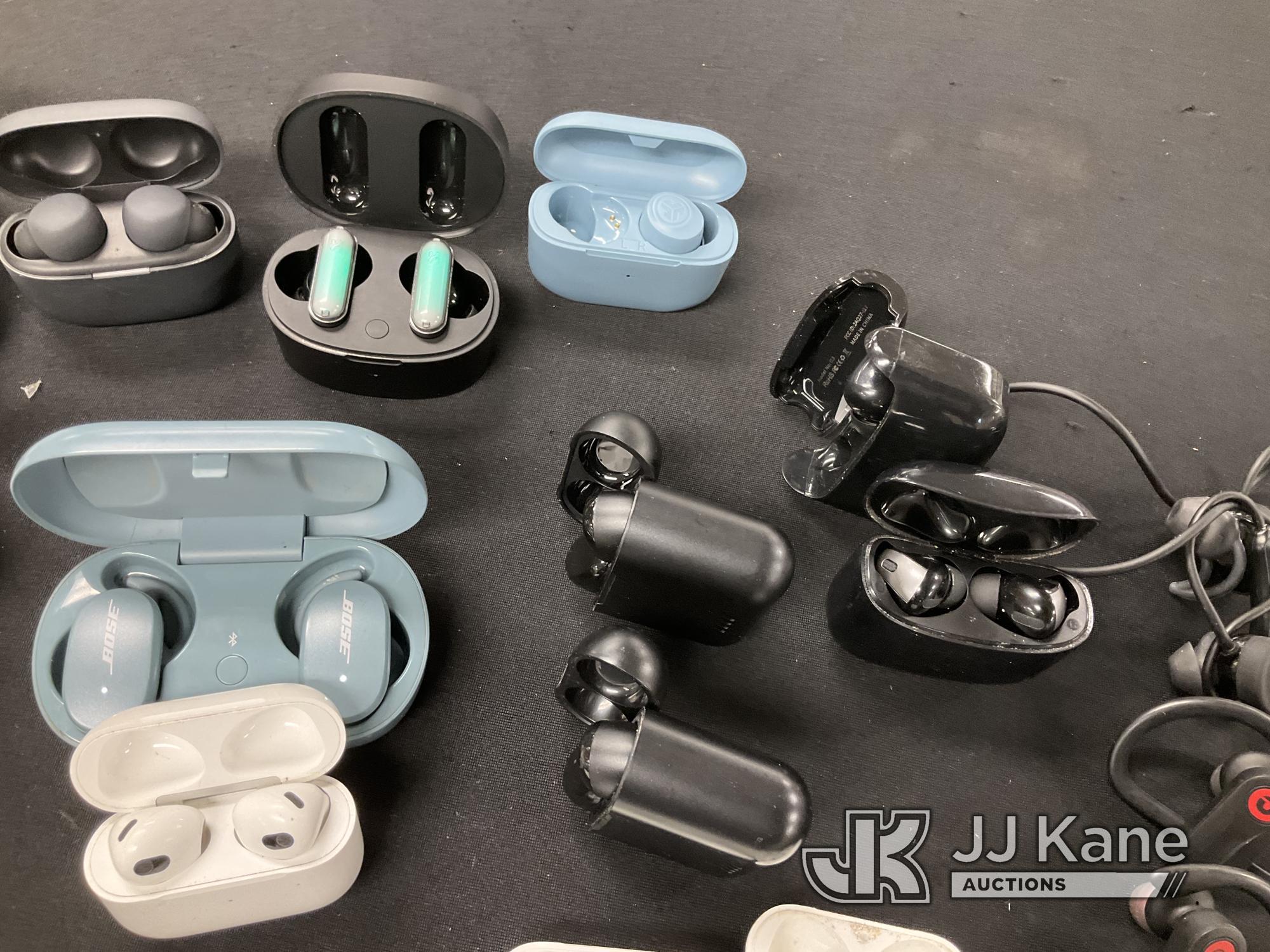 (Jurupa Valley, CA) Airpods Used