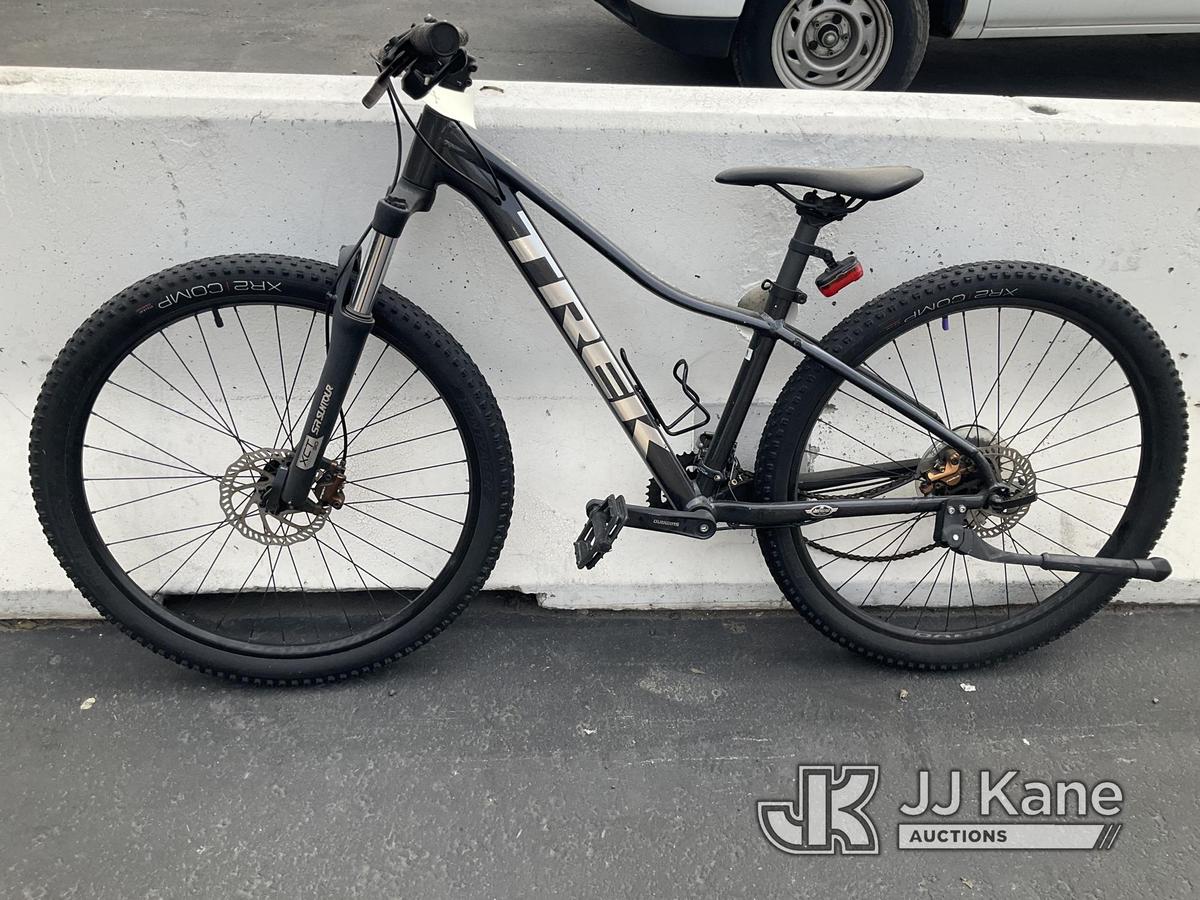 (Jurupa Valley, CA) Trek Bike (Used) NOTE: This unit is being sold AS IS/WHERE IS via Timed Auction