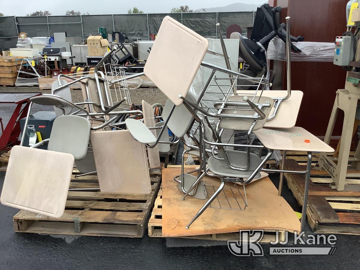 (Jurupa Valley, CA) 2 Pallets Of Desk Chairs (Used) NOTE: This unit is being sold AS IS/WHERE IS via