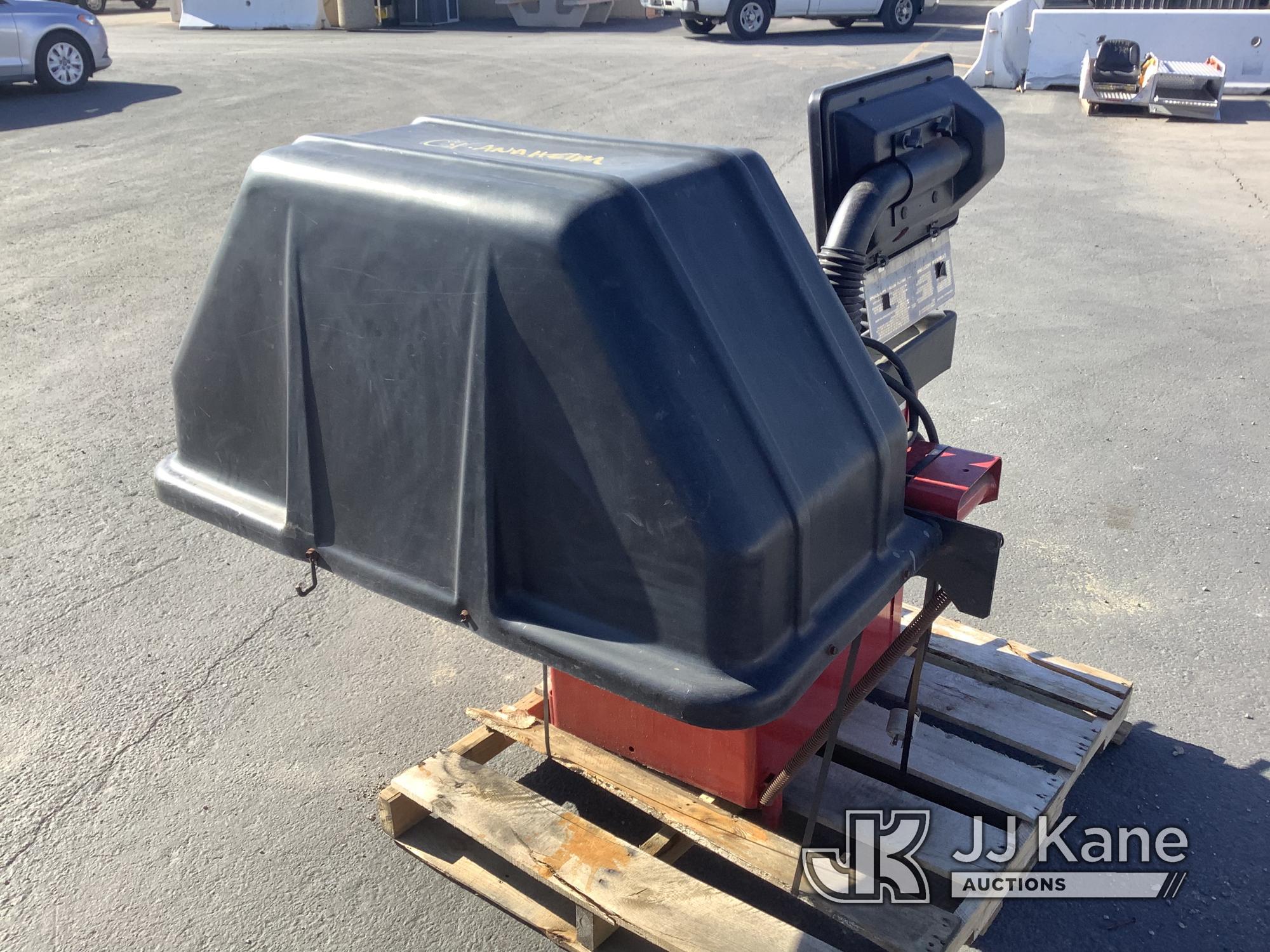 (Jurupa Valley, CA) 1 Coats Tire Balancer (Used) NOTE: This unit is being sold AS IS/WHERE IS via Ti