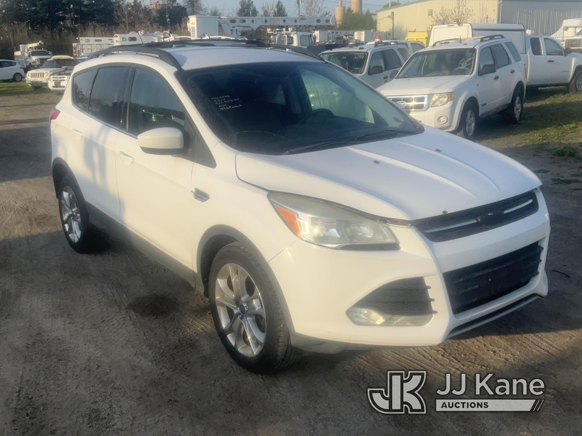 (Bellport, NY) 2014 Ford Escape 4x4 4-Door Sport Utility Vehicle Runs & Moves, Body & Rust Damage, A