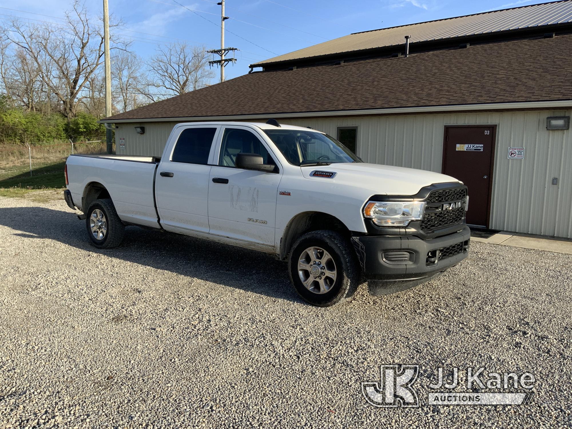 (Fort Wayne, IN) 2019 Dodge Ram W2500 4X4 Crew-Cab Pickup Truck Runs & Moves