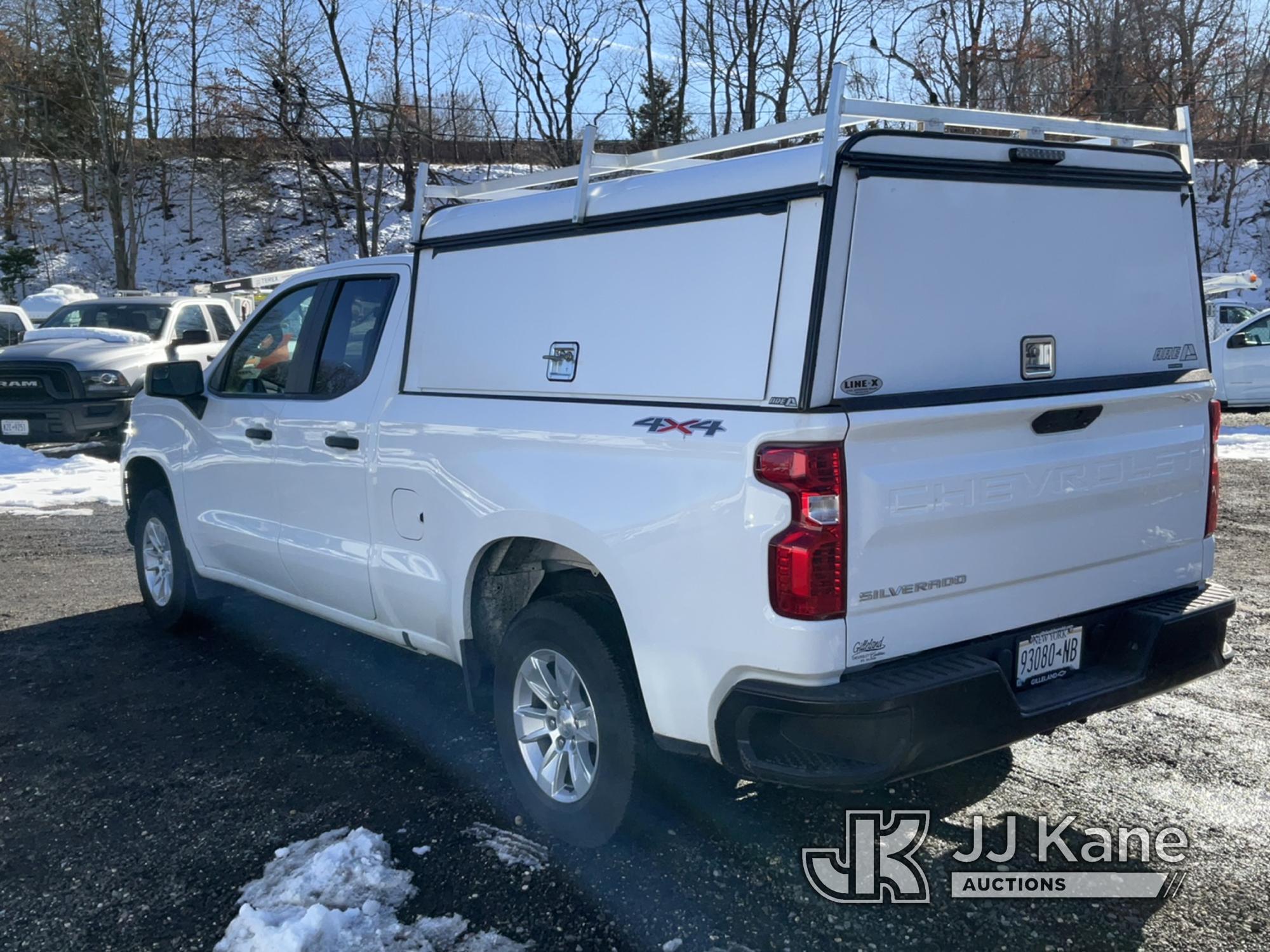 (Kings Park, NY) 2021 Chevrolet Silverado 1500 4x4 Extended-Cab Pickup Truck Runs & Moves) (Inspecti