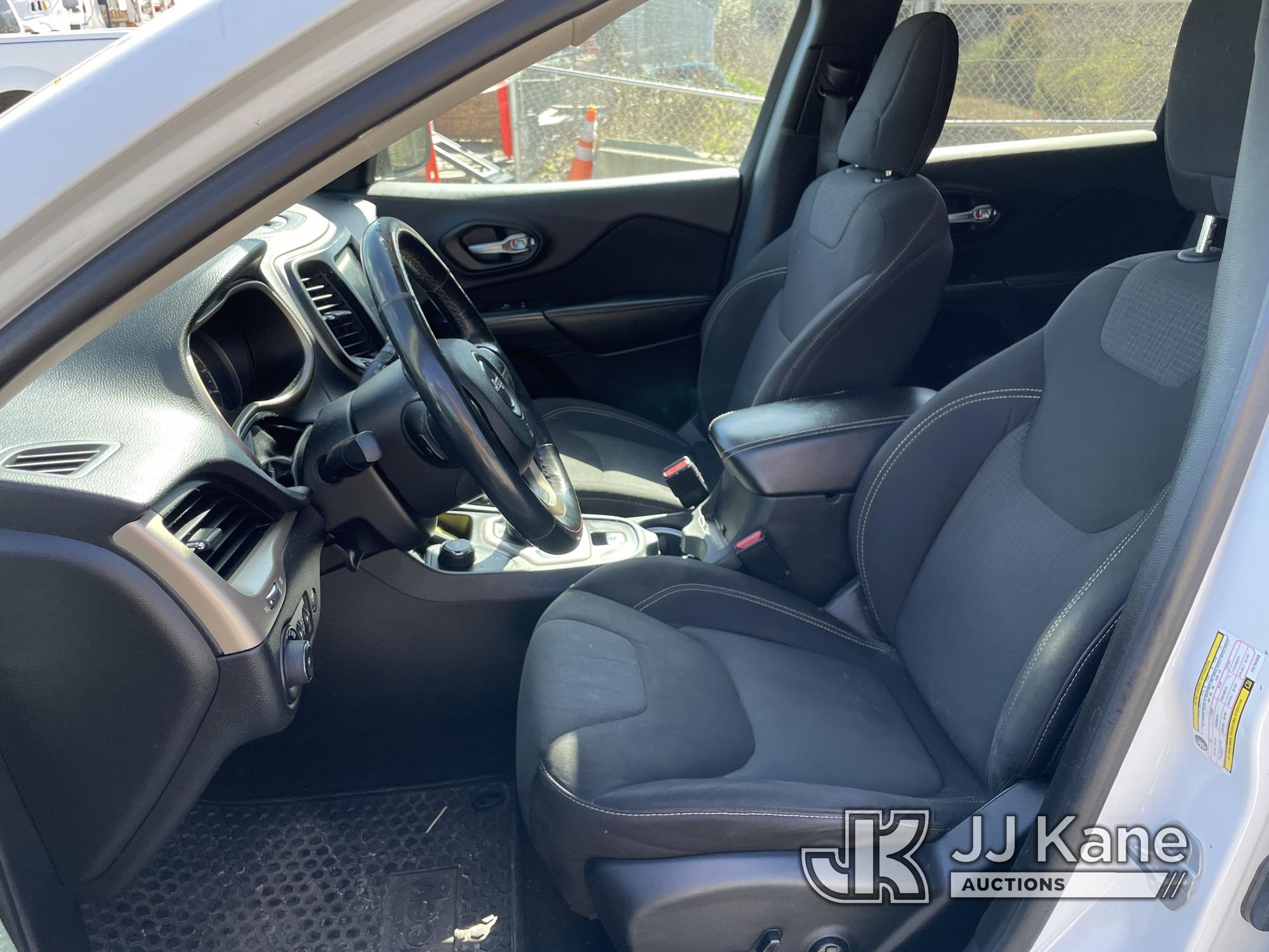 (Plymouth Meeting, PA) 2015 Jeep Cherokee Latitude 4x4 4-Door Sport Utility Vehicle Runs & Moves, Tr