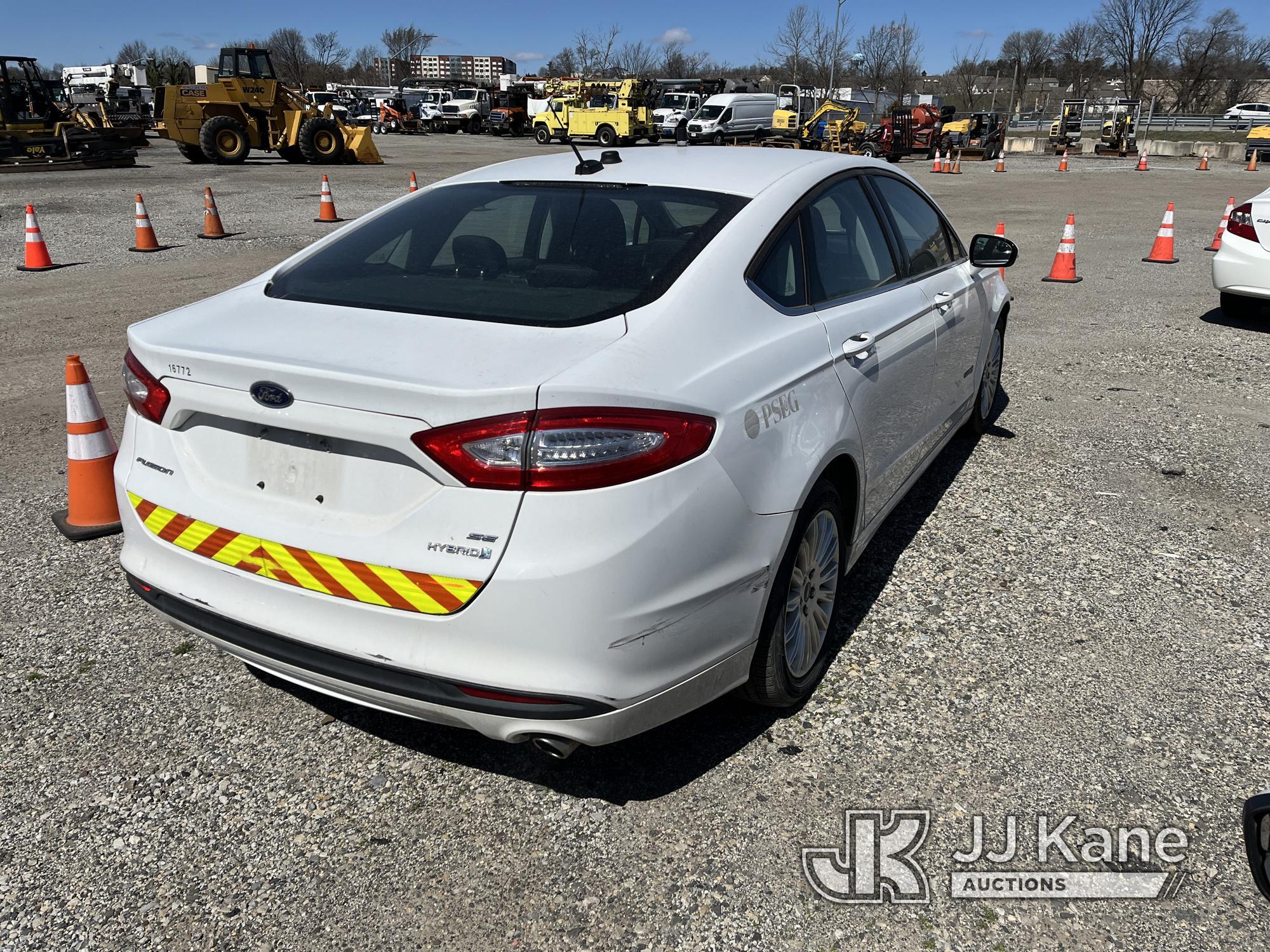 (Plymouth Meeting, PA) 2013 Ford Fusion Hybrid 4-Door Sedan Runs & Moves, Body & Rust Damage