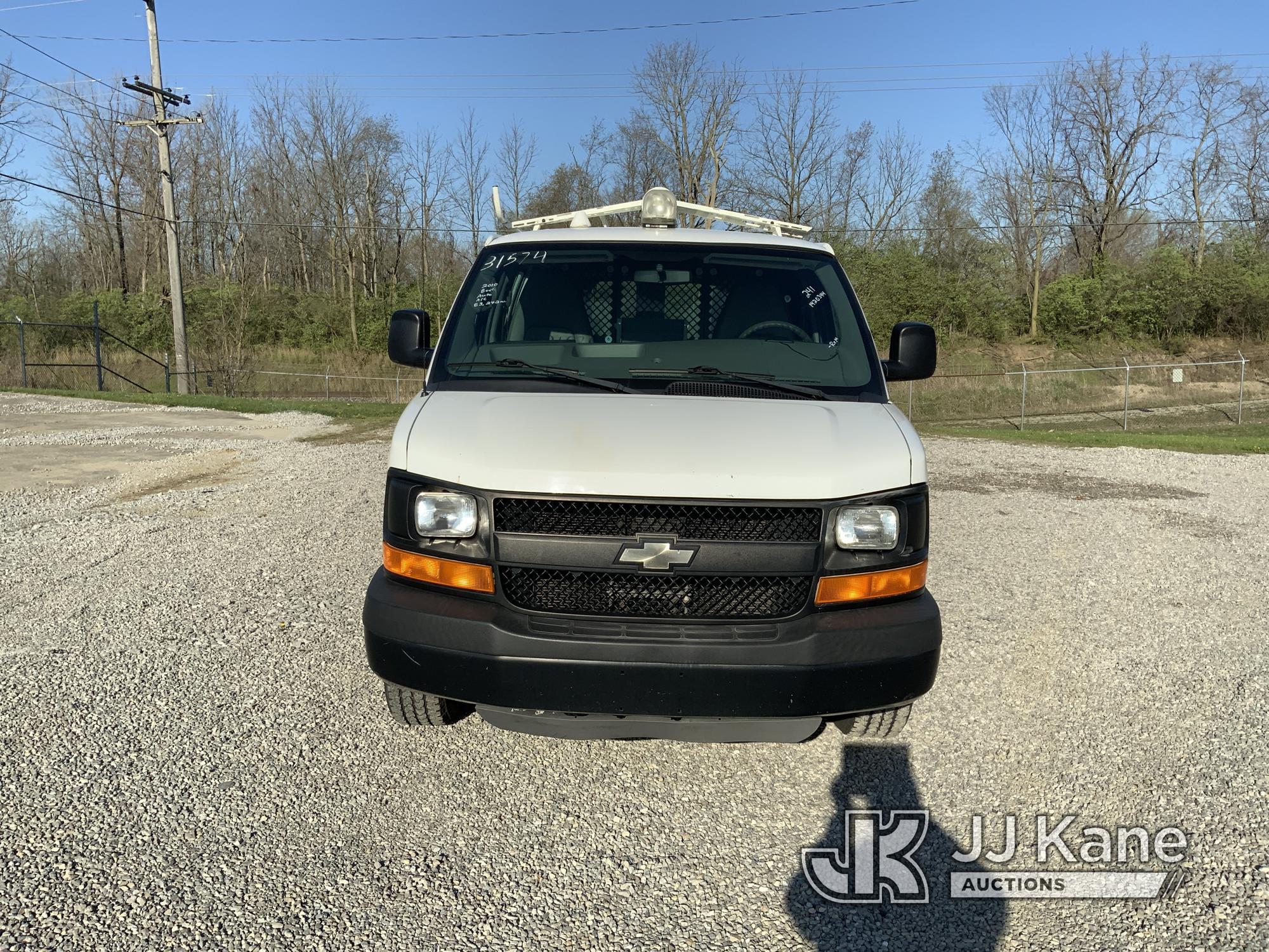 (Fort Wayne, IN) 2010 Chevrolet Express G2500 Cargo Van Runs & Moves