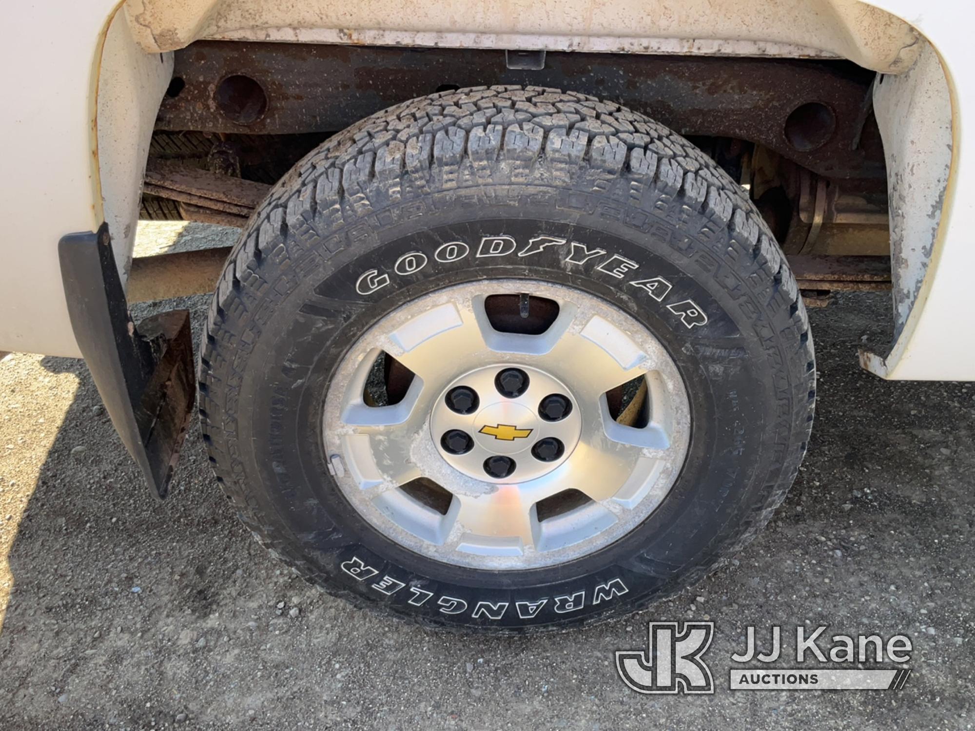 (Charlotte, MI) 2011 Chevrolet Silverado 1500 4x4 Extended-Cab Pickup Truck Runs, Moves, Rust, Body