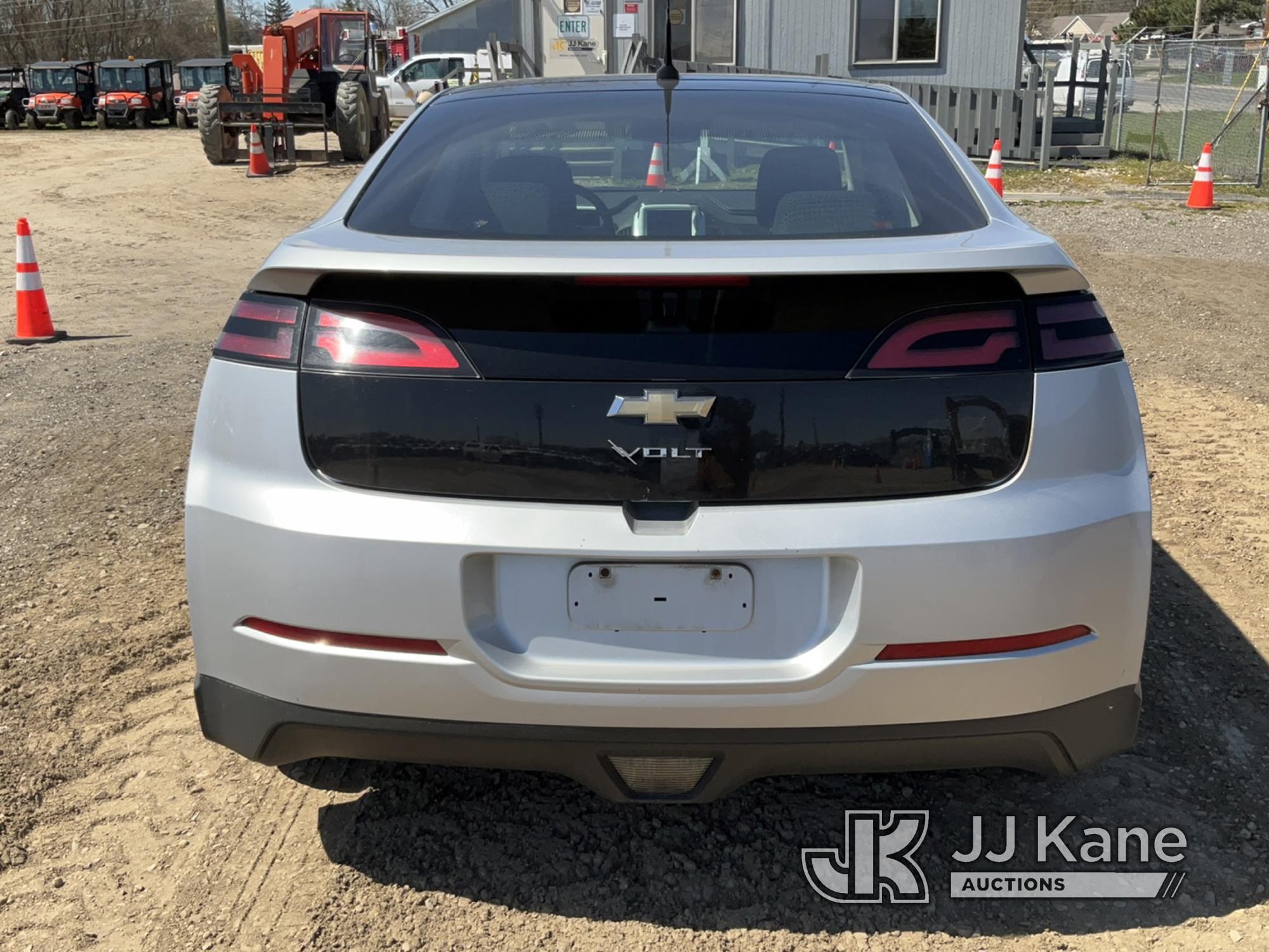 (Charlotte, MI) 2011 Chevrolet Volt 4-Door Plug-In Hybrid Sedan Runs & Moves) (Engine Light Is On, P