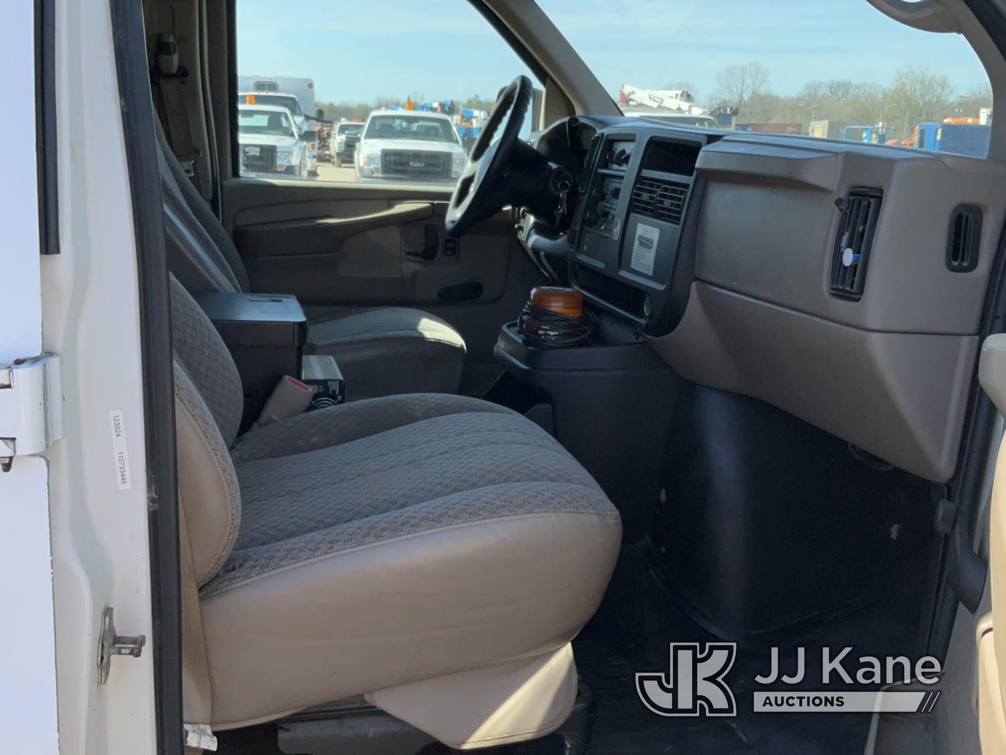 (Charlotte, MI) 2007 Chevrolet Express G2500 Cargo Van Runs, Moves, Rust, Body Damage , Engine Light