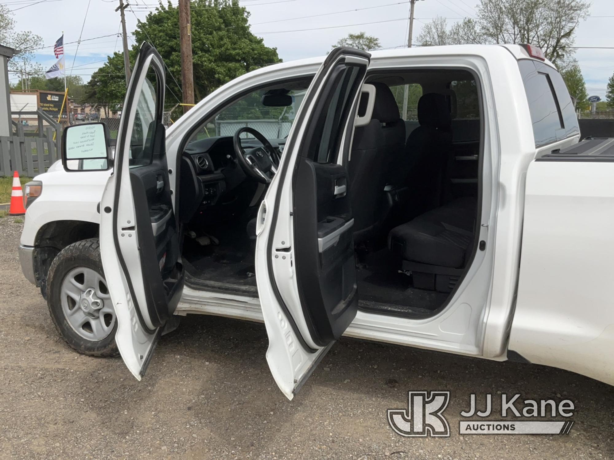 (Charlotte, MI) 2019 Toyota Tundra 4x4 Crew-Cab Pickup Truck Runs & Moves) (Jump To Start, Maintenan