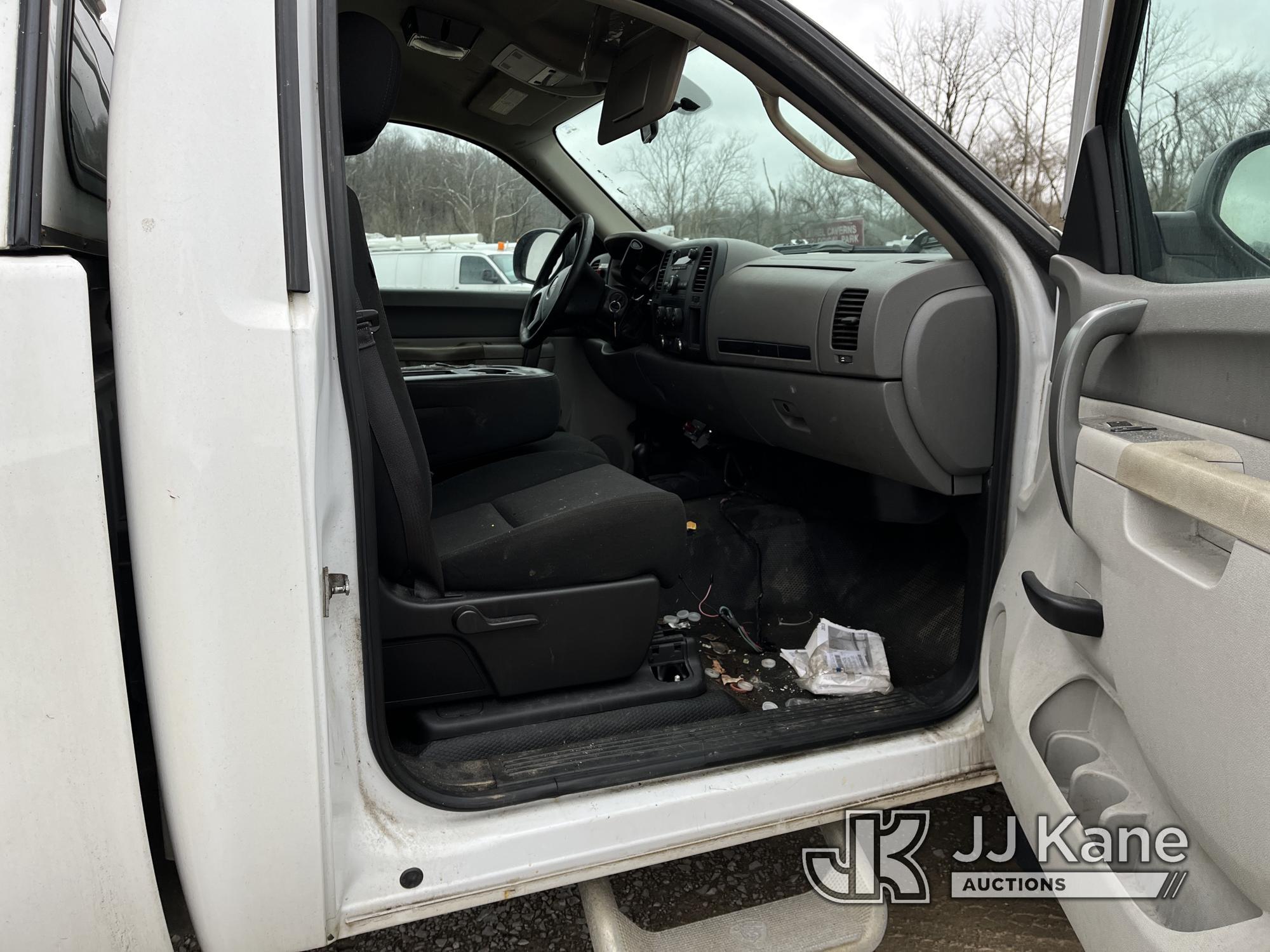 (Smock, PA) 2013 GMC Sierra 2500HD 4x4 Pickup Truck Title Delay) (Runs & Moves, Air Compressor Opera