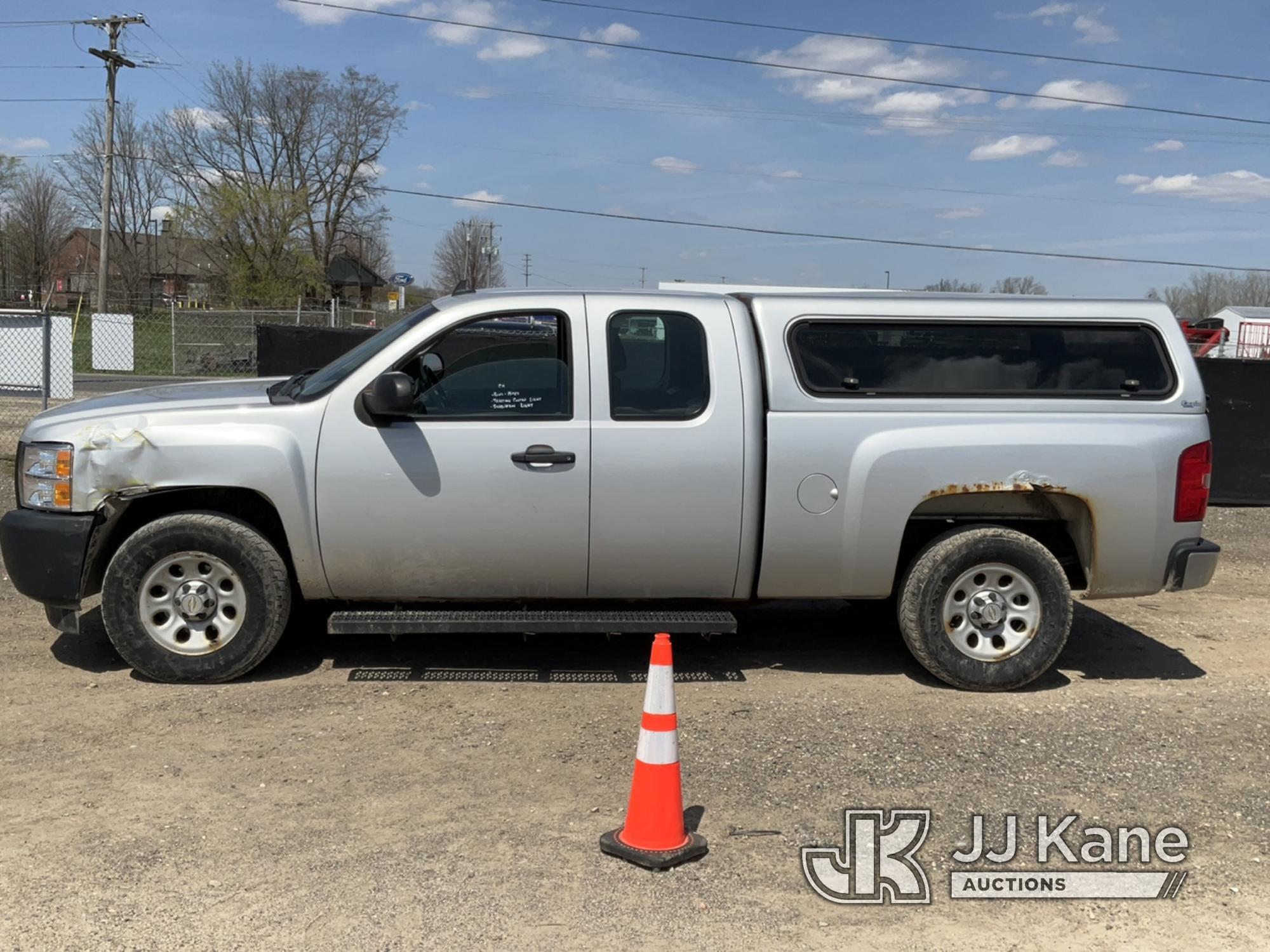 (Charlotte, MI) 2012 Chevrolet Silverado 1500 4x4 Extended-Cab Pickup Truck Runs, Moves, Rust, Body