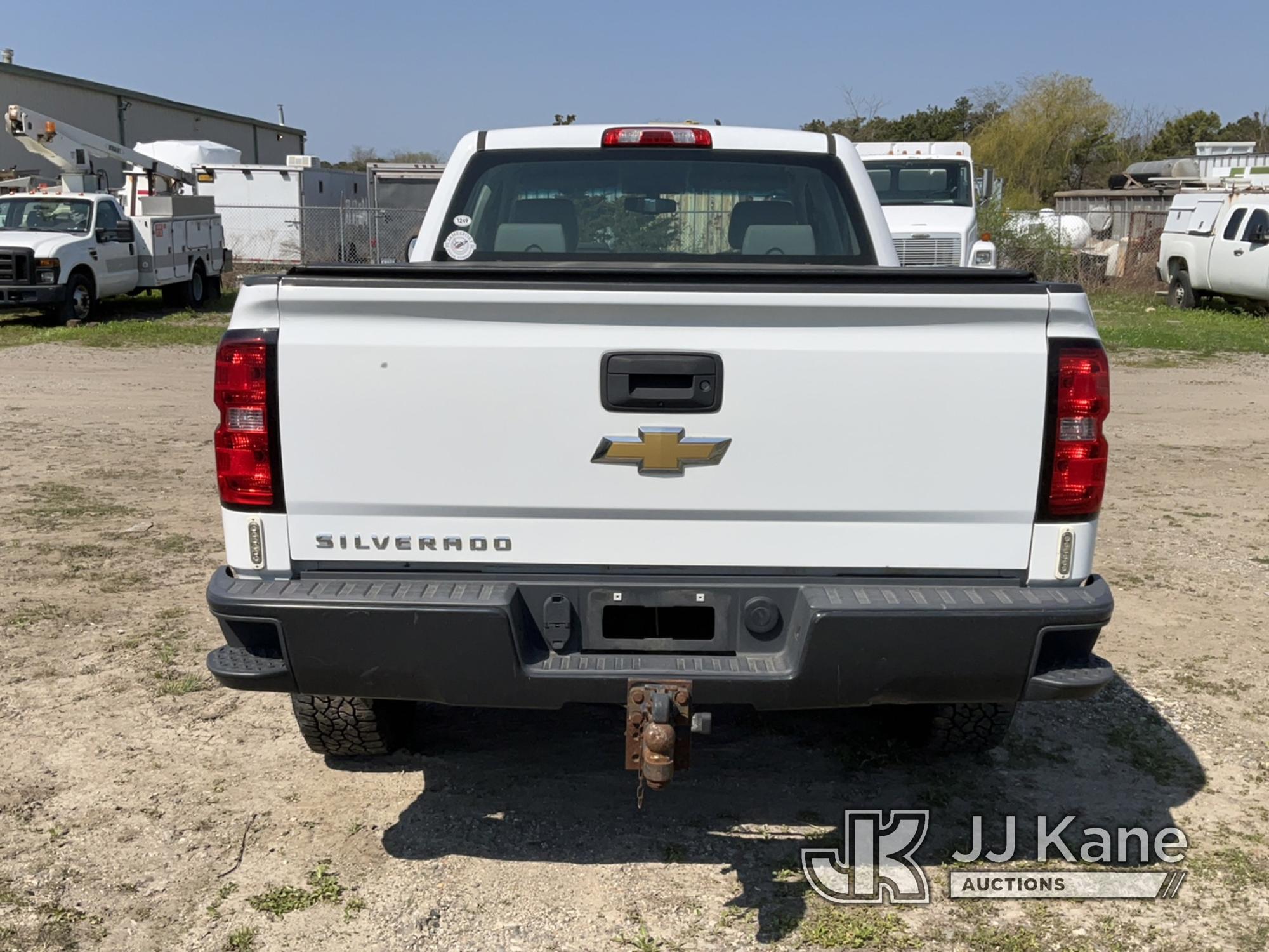 (Bellport, NY) 2017 Chevrolet Silverado 1500 4x4 Extended-Cab Pickup Truck Runs & Moves) (Body Damag