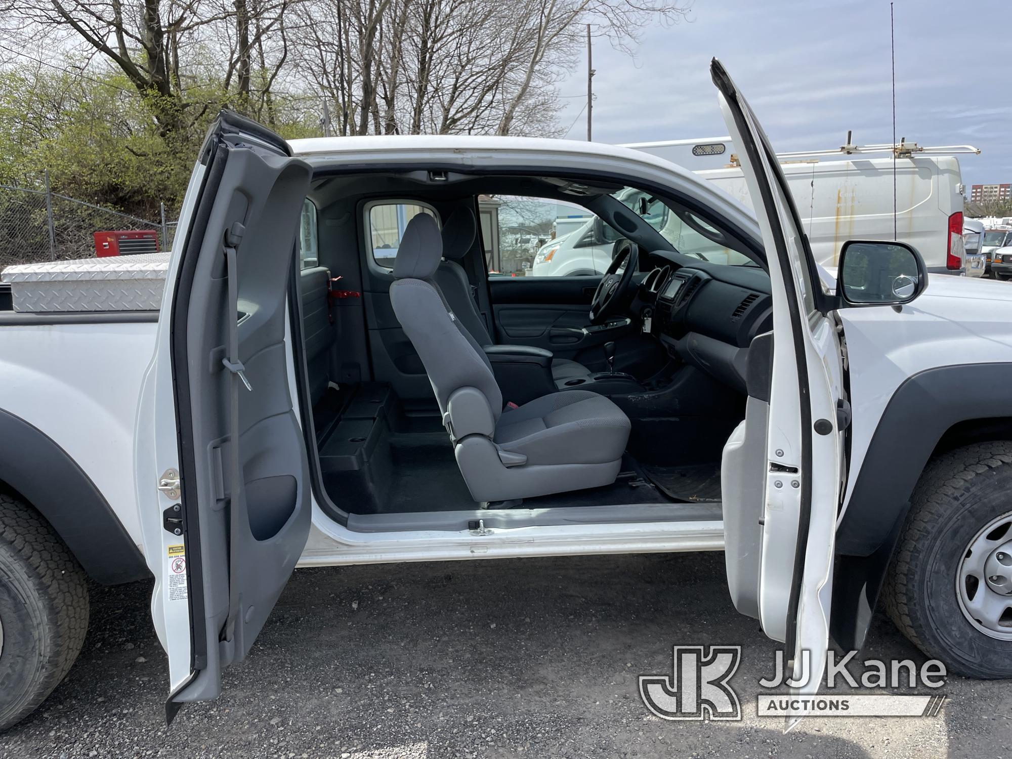 (Plymouth Meeting, PA) 2015 Toyota Tacoma Extended-Cab Pickup Truck Runs & Moves, Trans Issues, Will