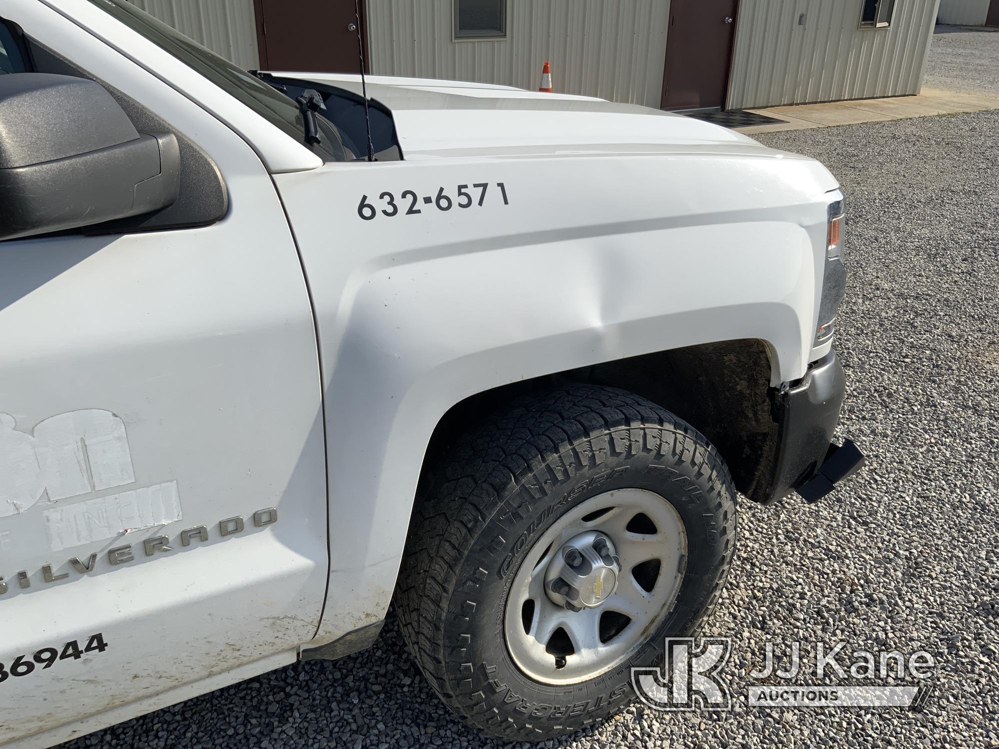 (Fort Wayne, IN) 2016 Chevrolet Silverado 1500 4x4 Extended-Cab Pickup Truck Runs & Moves, Body Dama