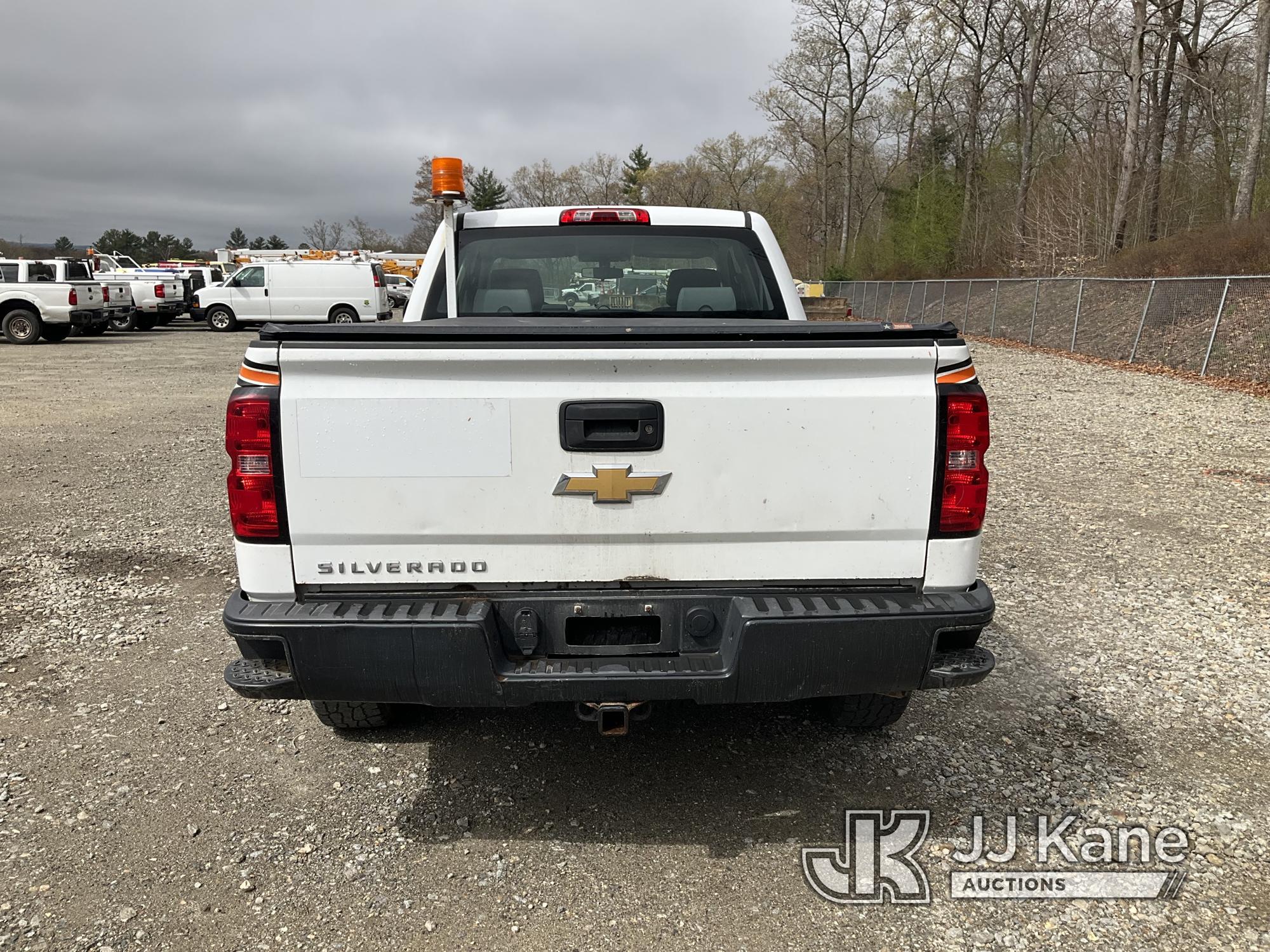 (Shrewsbury, MA) 2016 Chevrolet Silverado 1500 4x4 Extended-Cab Pickup Truck Runs & Moves) (Check En