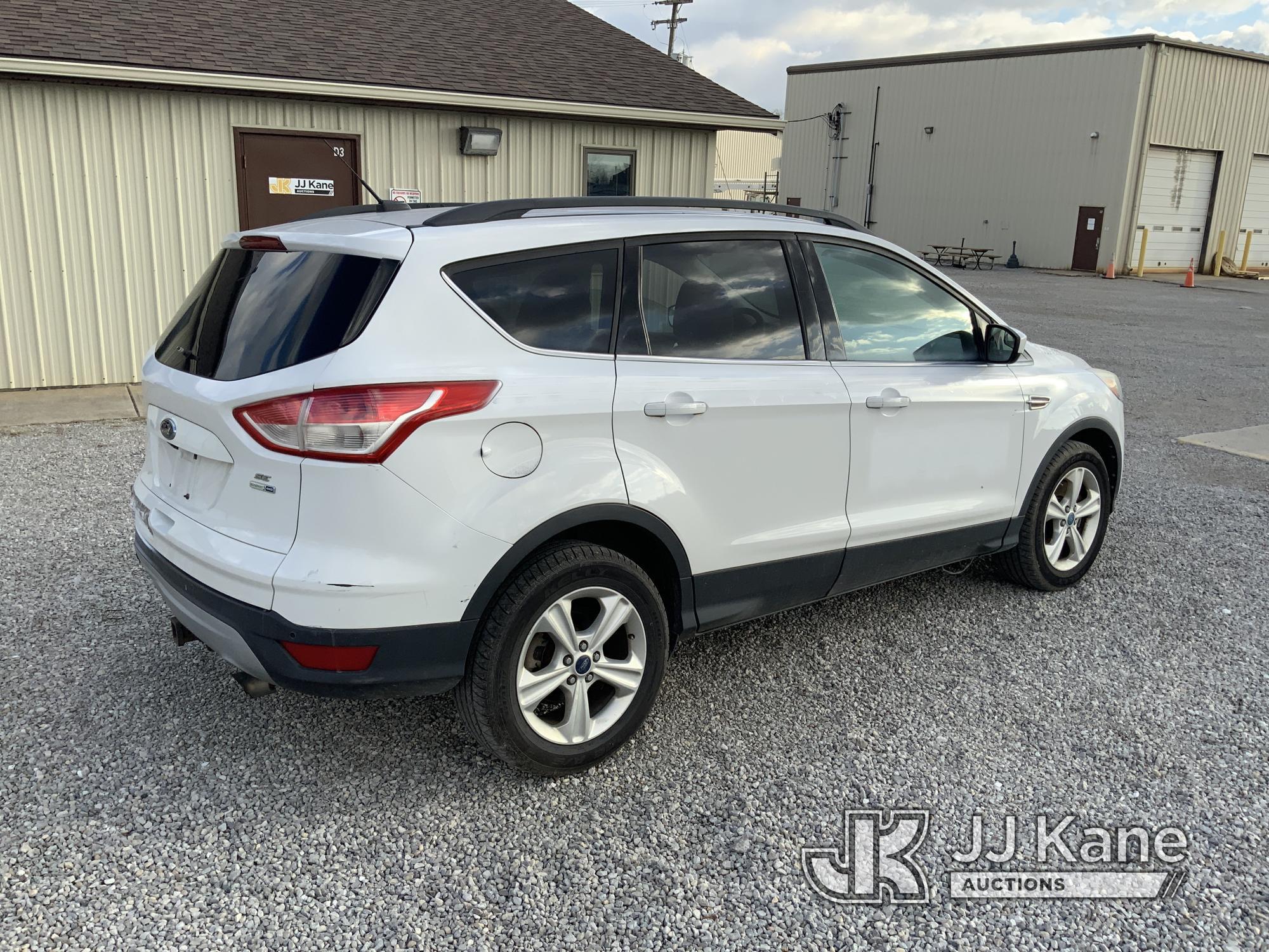 (Fort Wayne, IN) 2014 Ford Escape 4x4 4-Door Sport Utility Vehicle Runs & Moves) (Body Damage