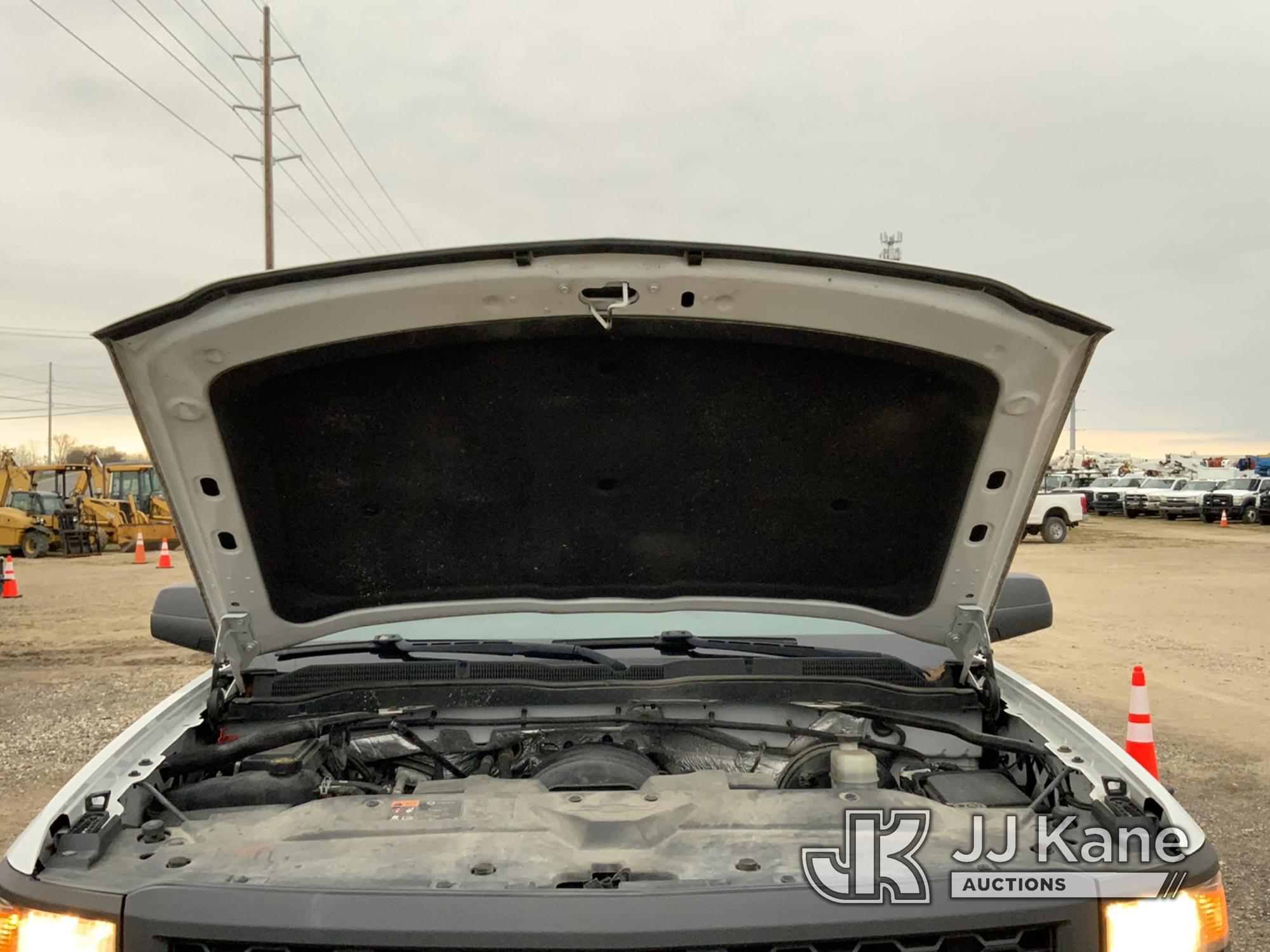 (Charlotte, MI) 2014 Chevrolet Silverado 1500 4x4 Double-Cab Pickup Truck Runs & Moves) (Rust Damage