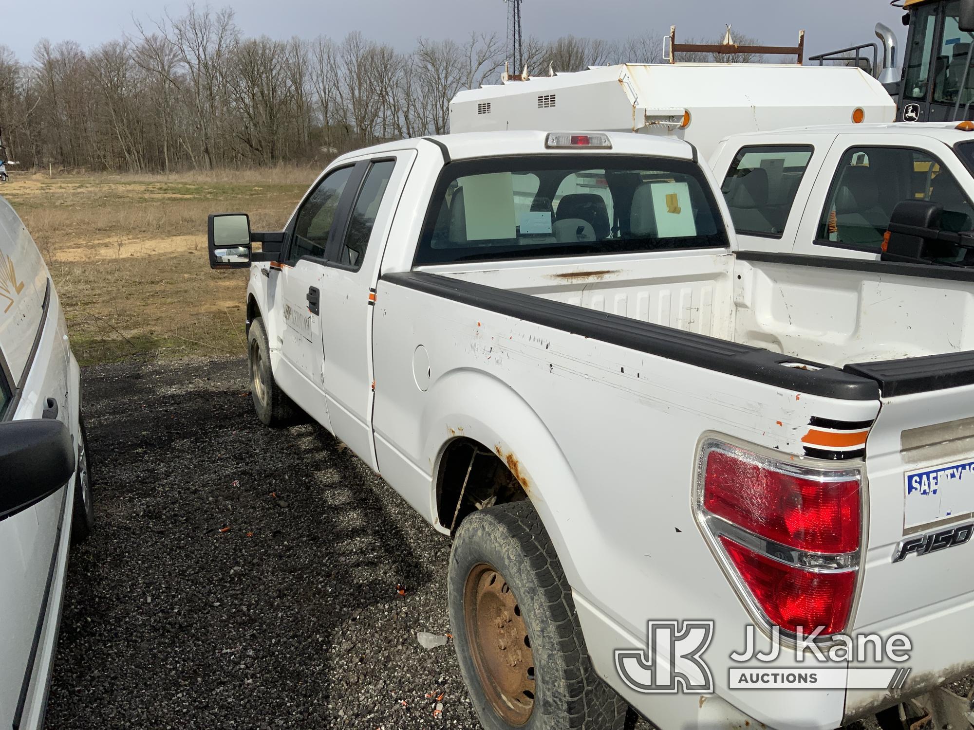 (Ashland, OH) 2016 Ford F250 4x4 Extended-Cab Pickup Truck Runs) (Will Not Move, Bad Transmission) (