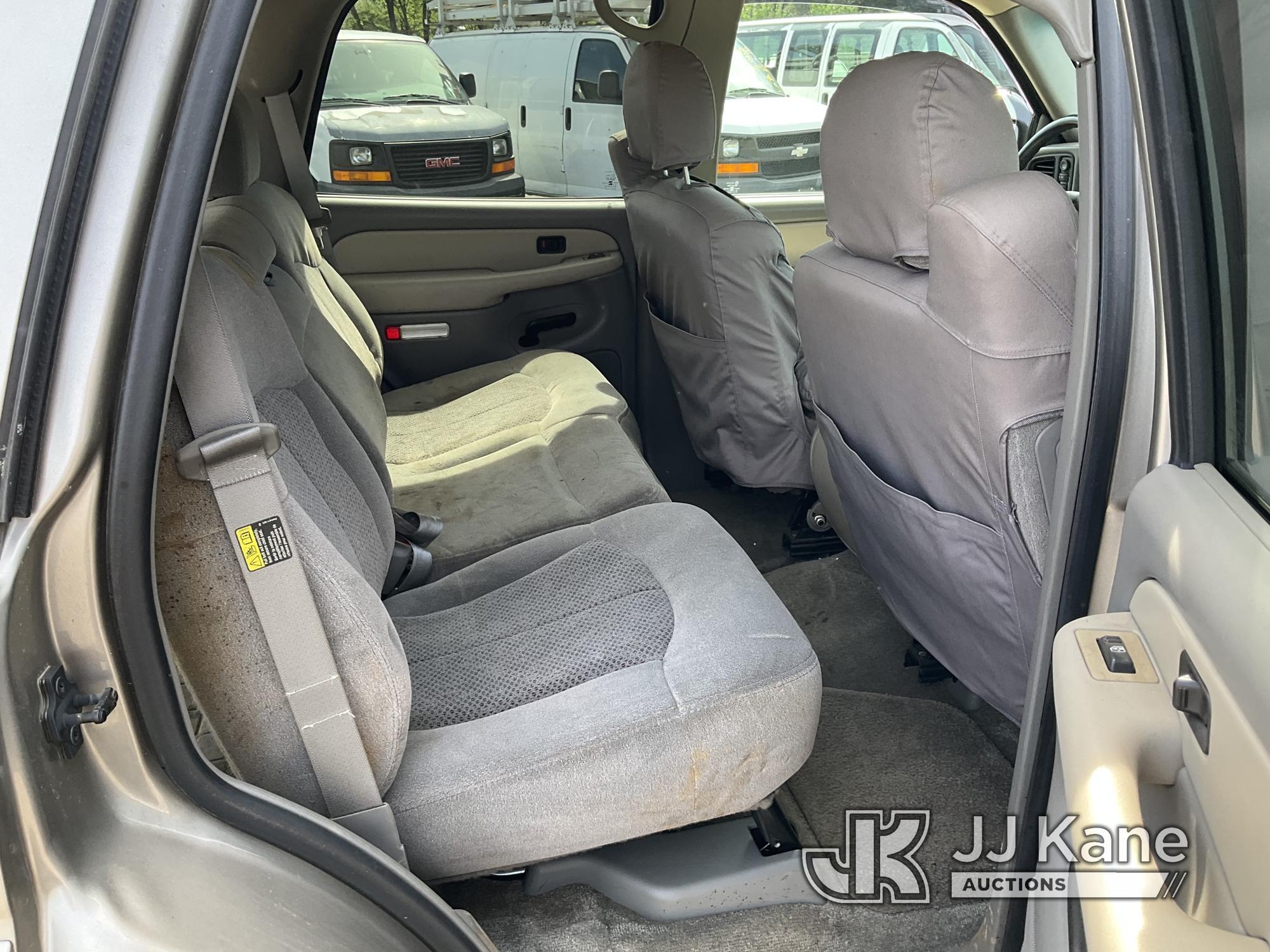 (Plymouth Meeting, PA) 2002 Chevrolet Tahoe 4x4 4-Door Sport Utility Vehicle Runs & Moves, Body & Ru